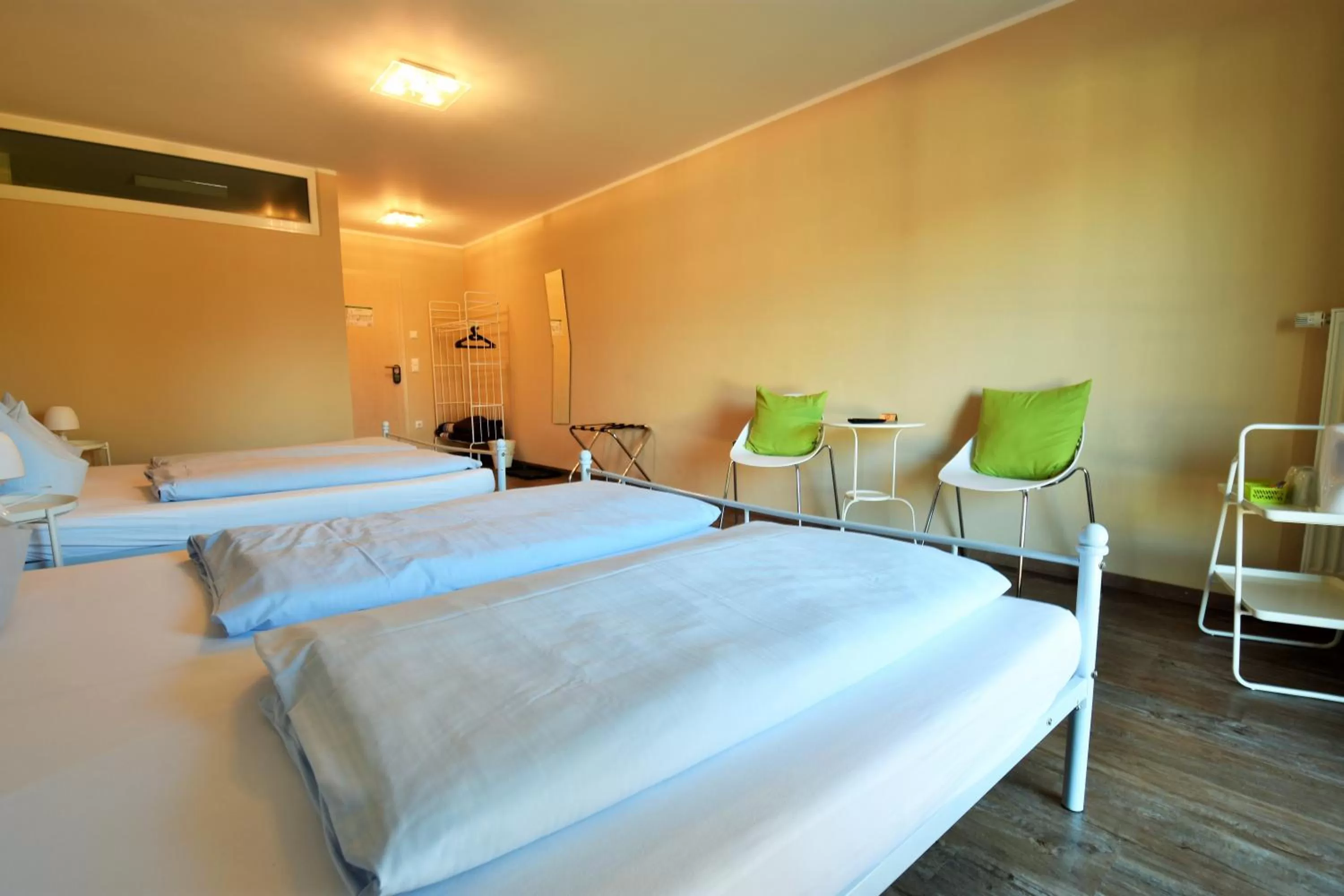 Photo of the whole room, Bed in Motel Füssen im Allgäu