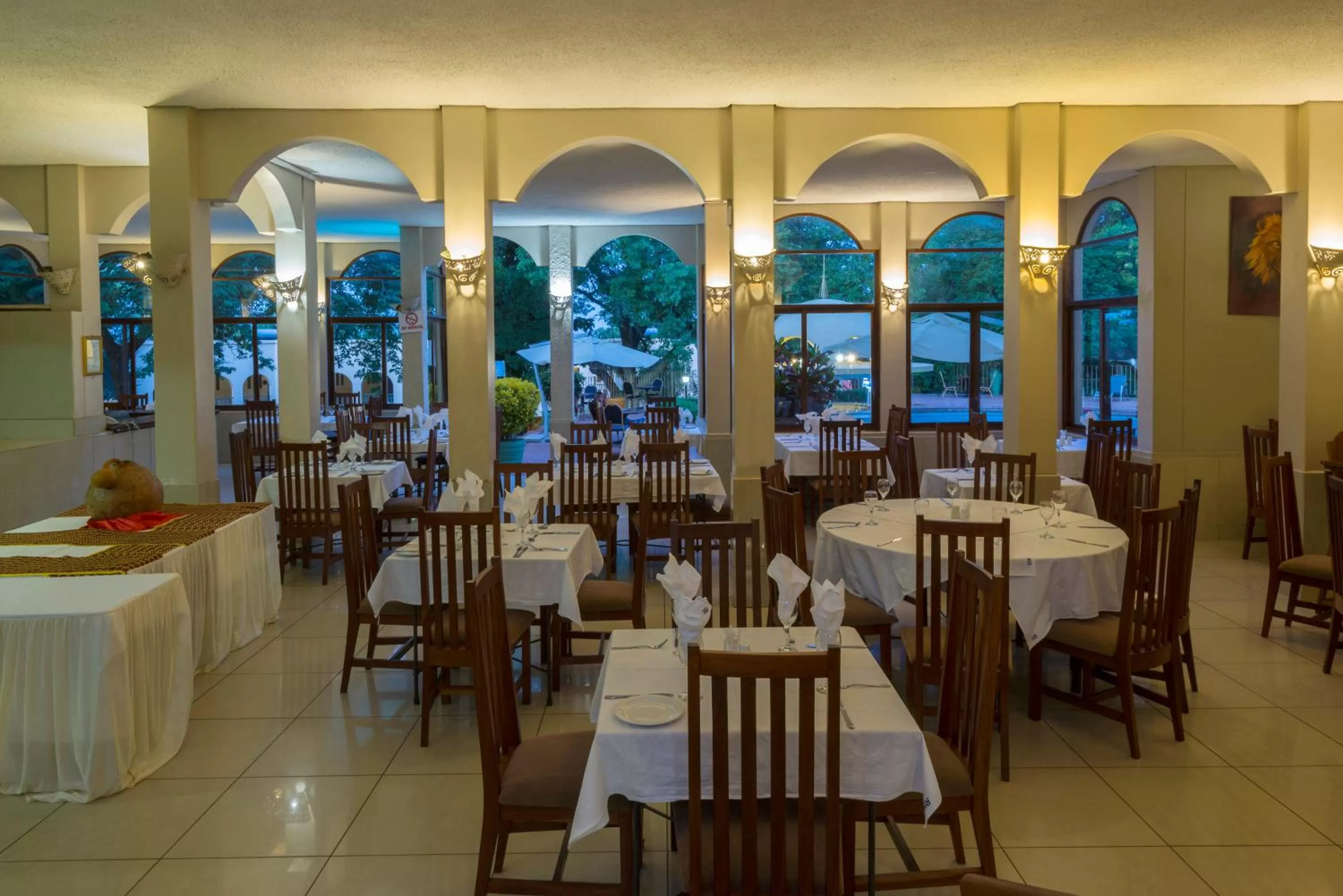 Restaurant/places to eat in Victoria Falls Rainbow Hotel