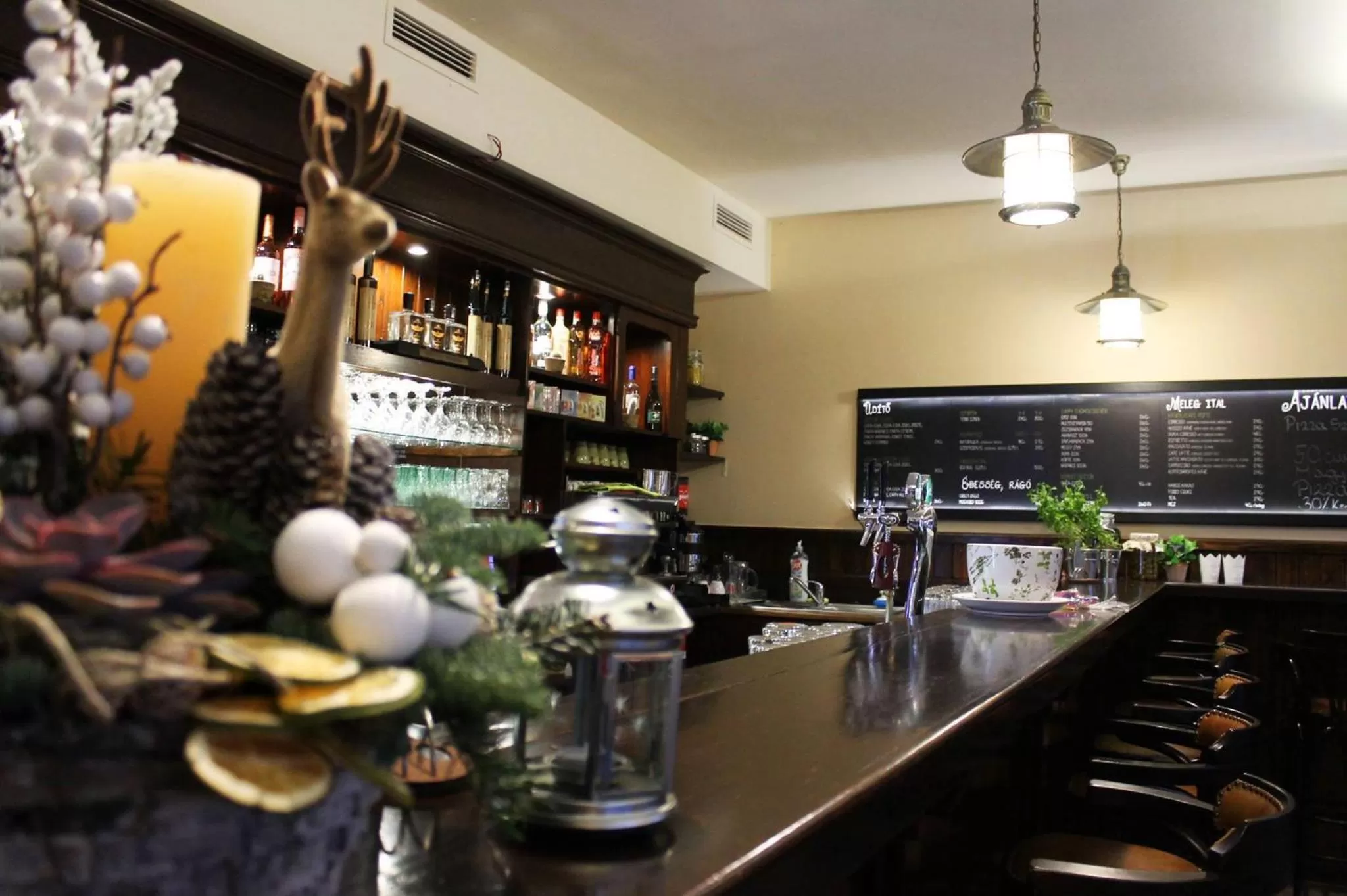 Restaurant/places to eat in Alice Panzió Gold