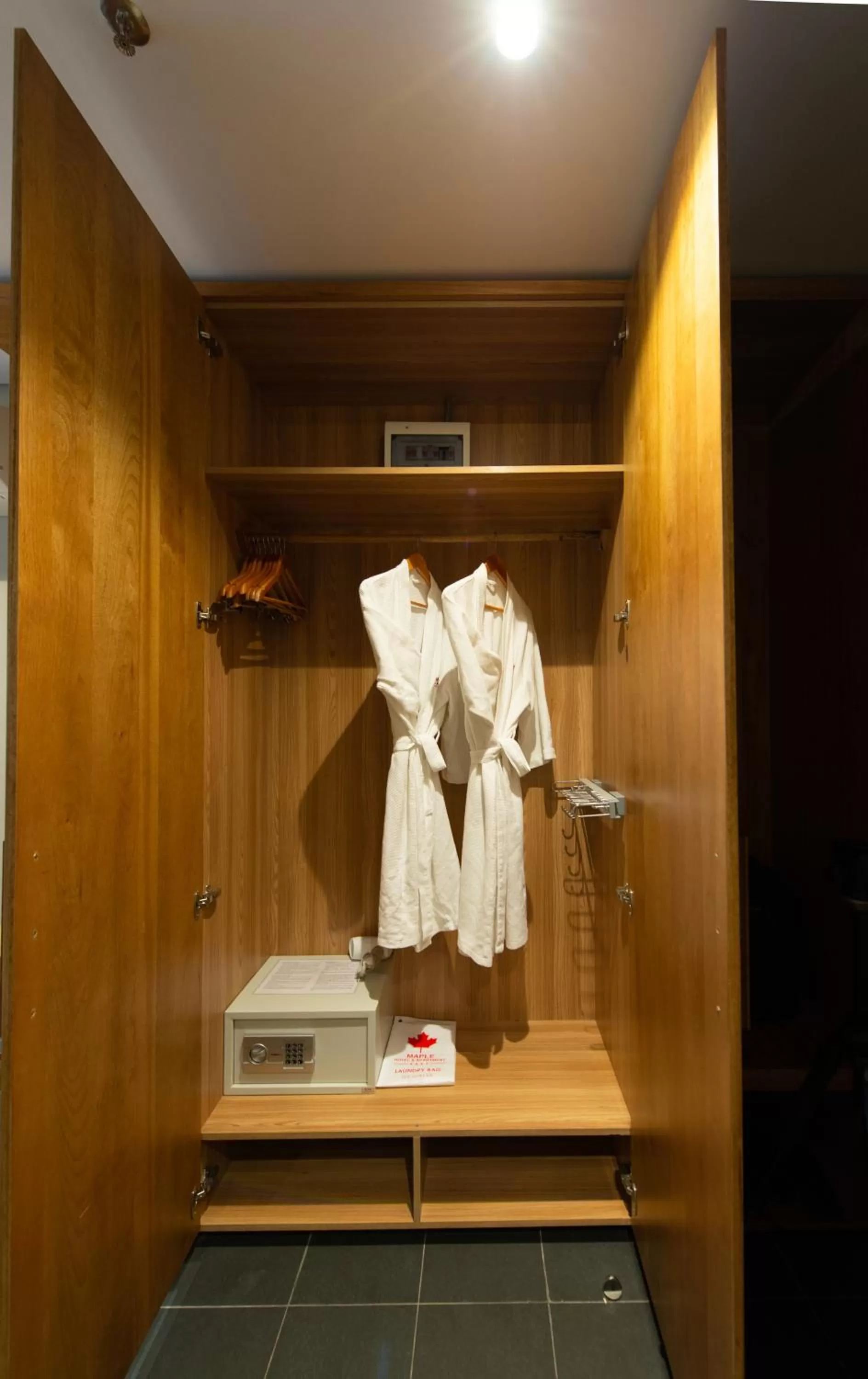 microwave in Maple Hotel & Apartment