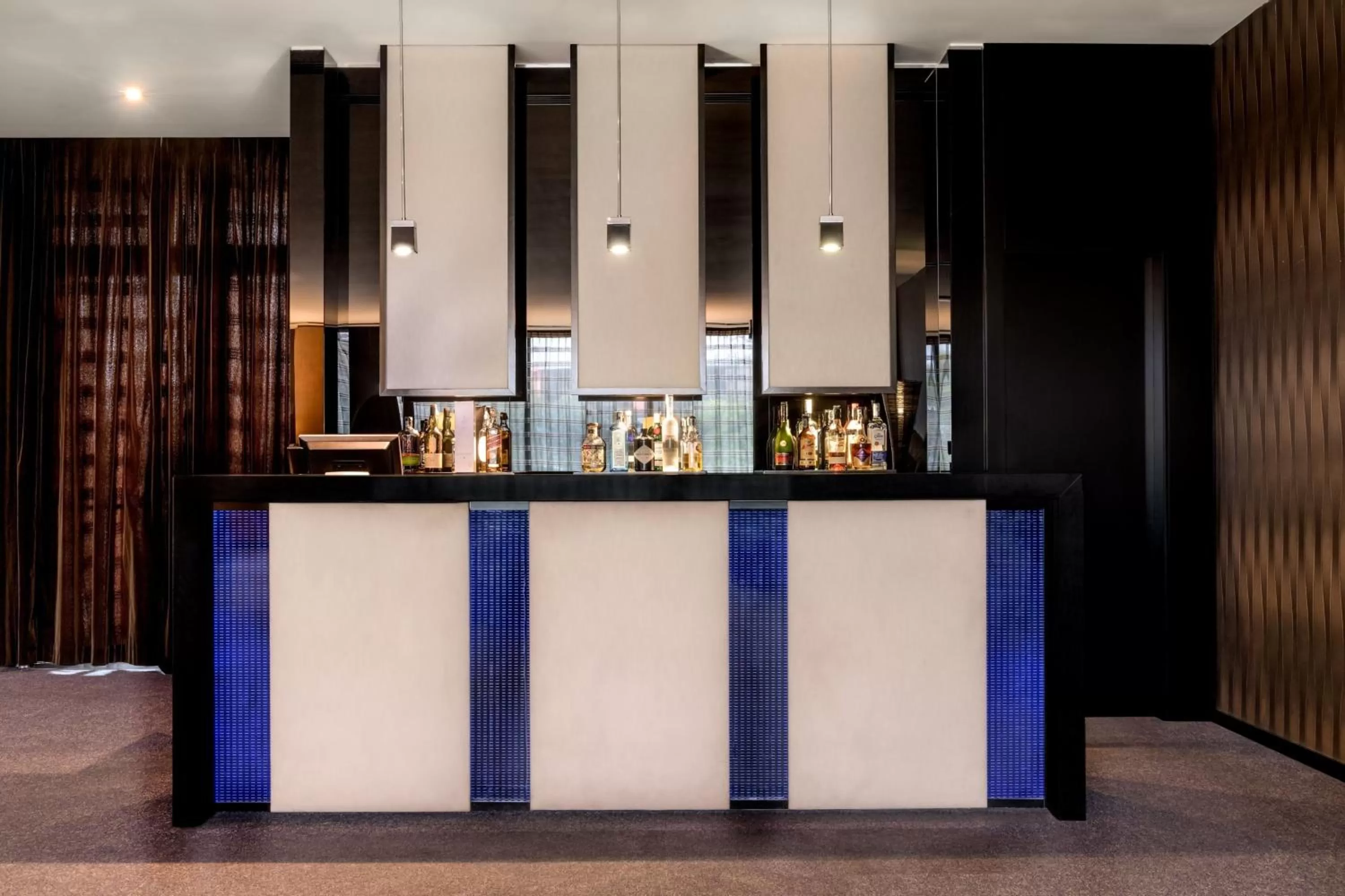 Lounge or bar in AC Hotel Brescia by Marriott