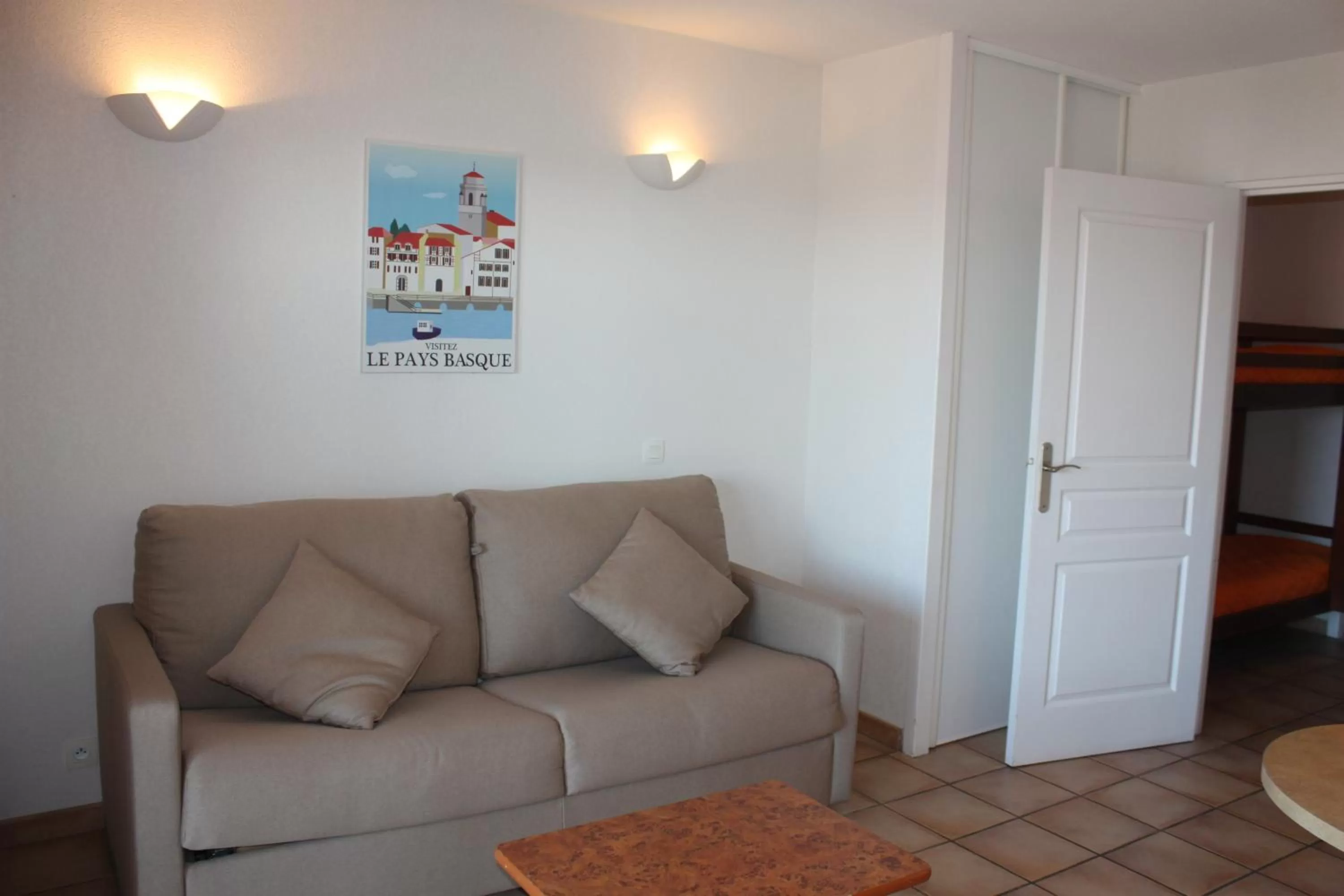 Bed in Résidence Mer & Golf Soko-Eder