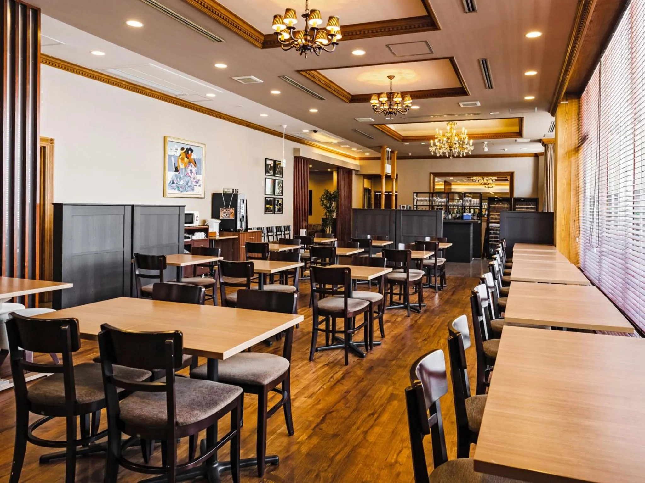 Restaurant/places to eat in Hotel Azat Naha