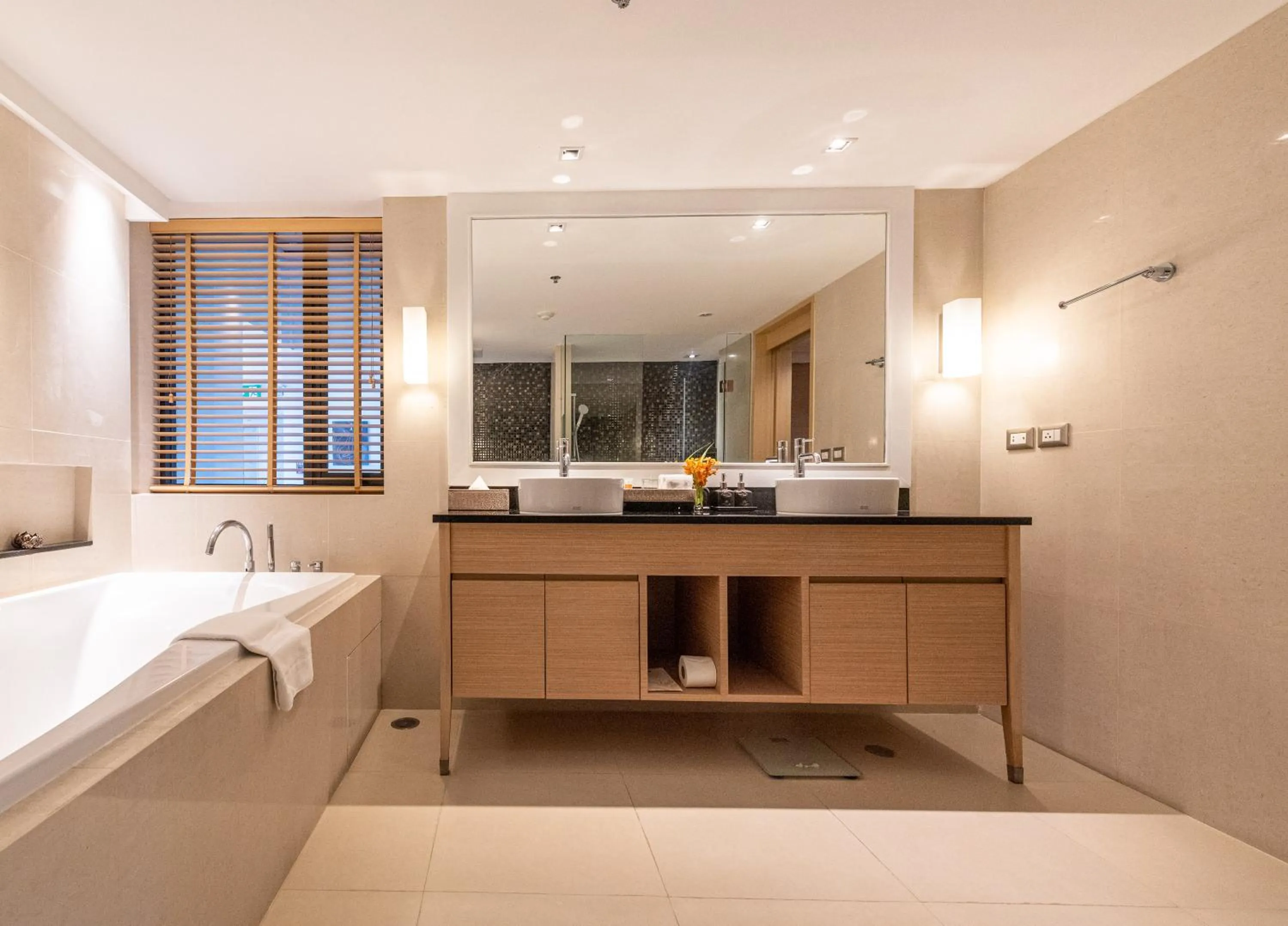 Bathroom, Bed in Summit Windmill Golf Suite Hotel at Suvarnabhumi