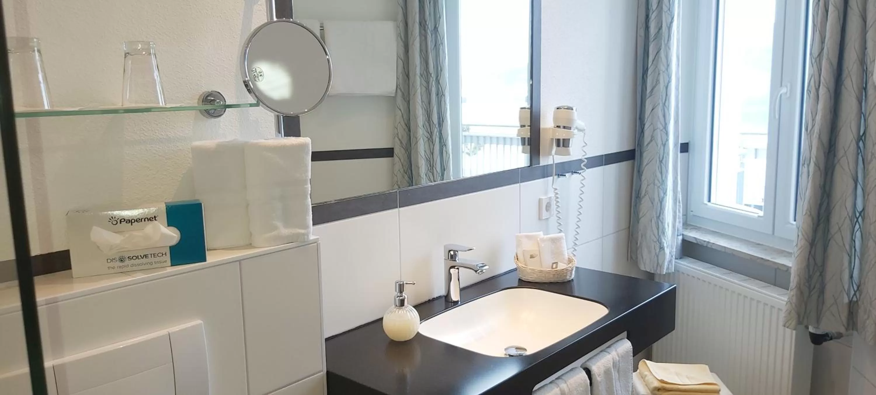 Bathroom in Strandhotel Löchnerhaus