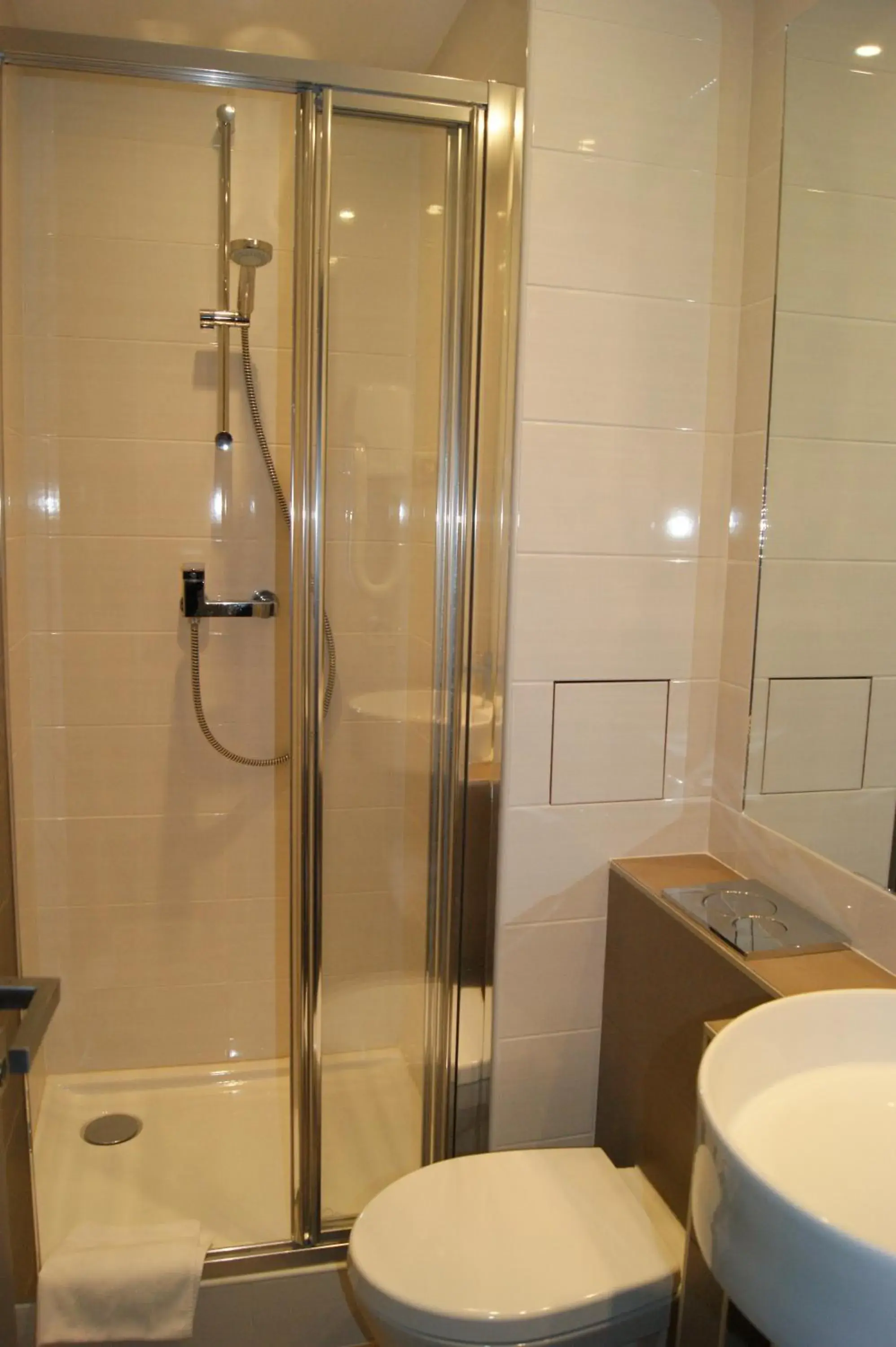 Twin Room in Hotel d'Amiens Twin Room in Hotel d'Amiens