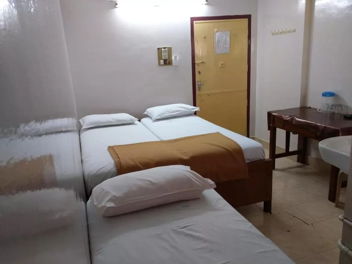 Bed in Anandan Tourist Home