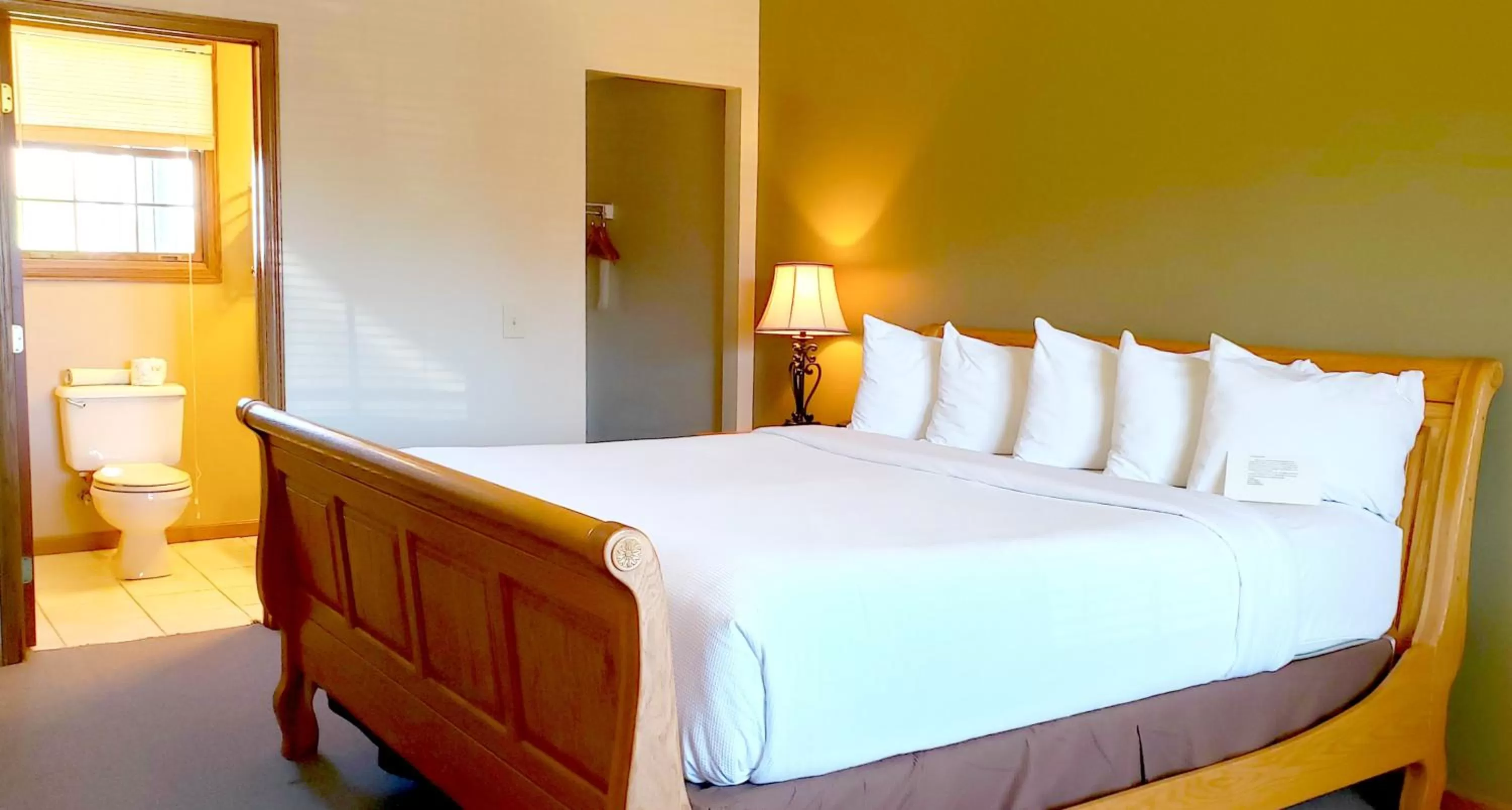 Bed in Berlin Heritage Inn