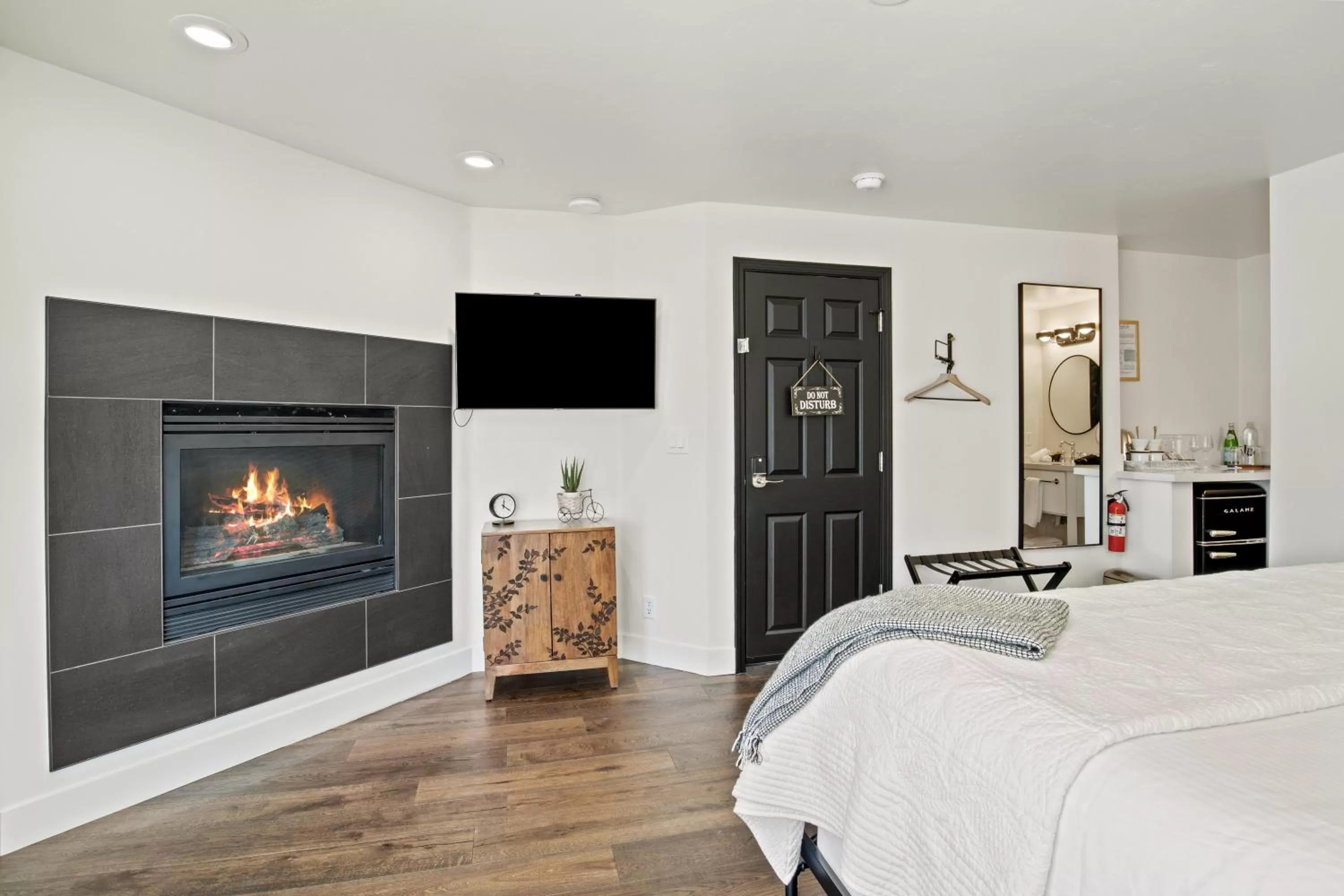 flat iron, Bed in Bespoke Inn Flagstaff