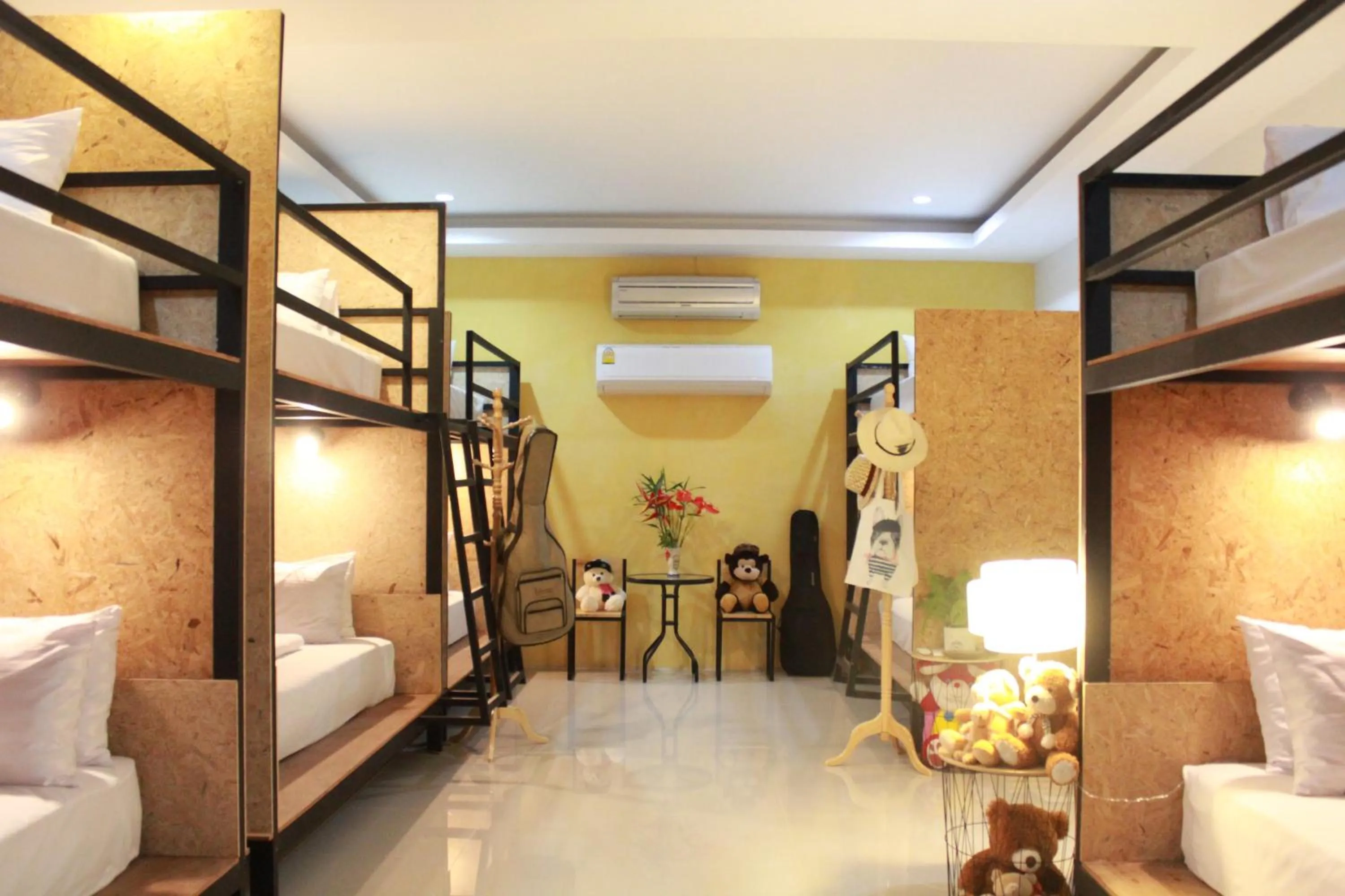 Photo of the whole room, Bed in Eat n Sleep