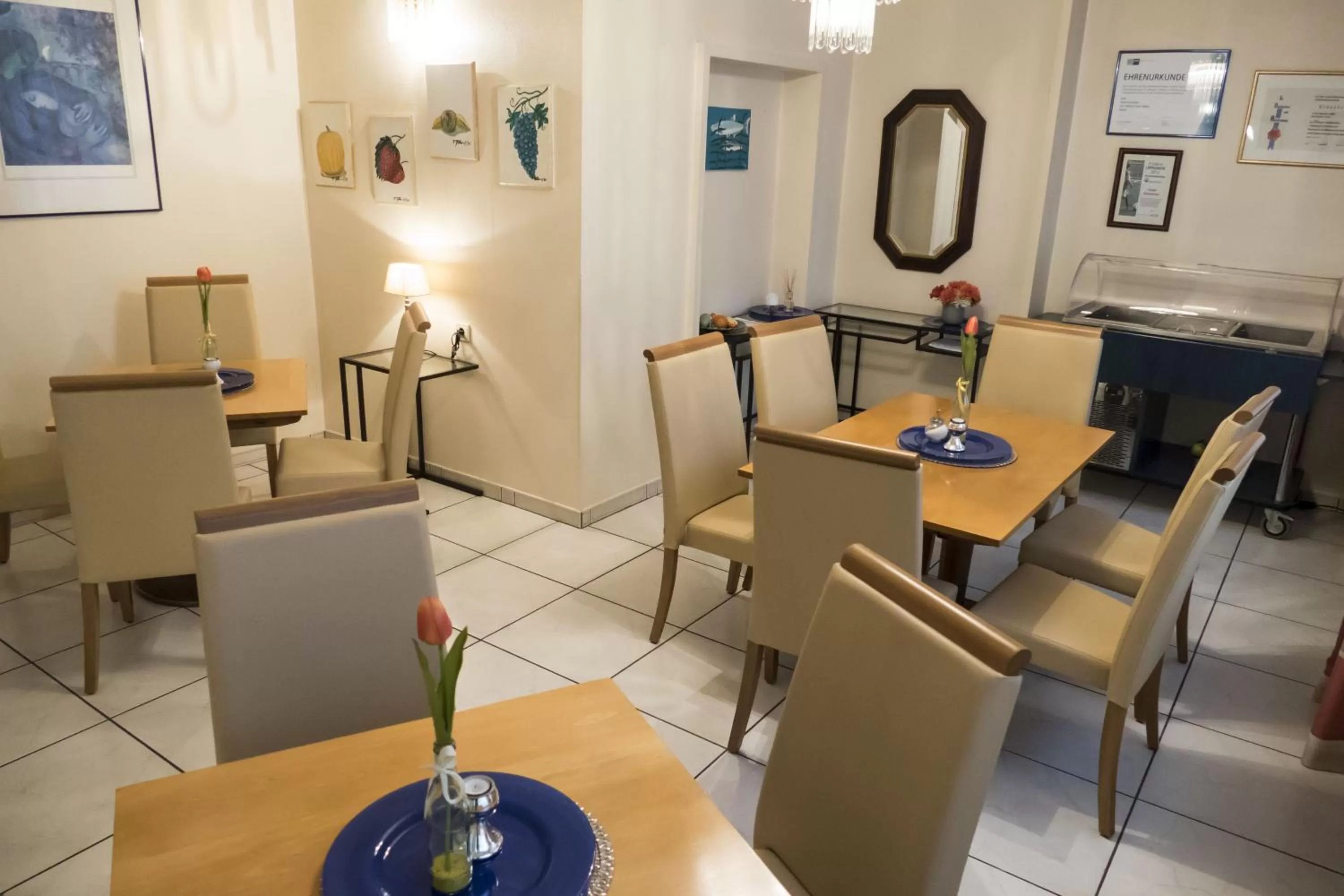 Communal lounge/ TV room in Hotel Excelsior