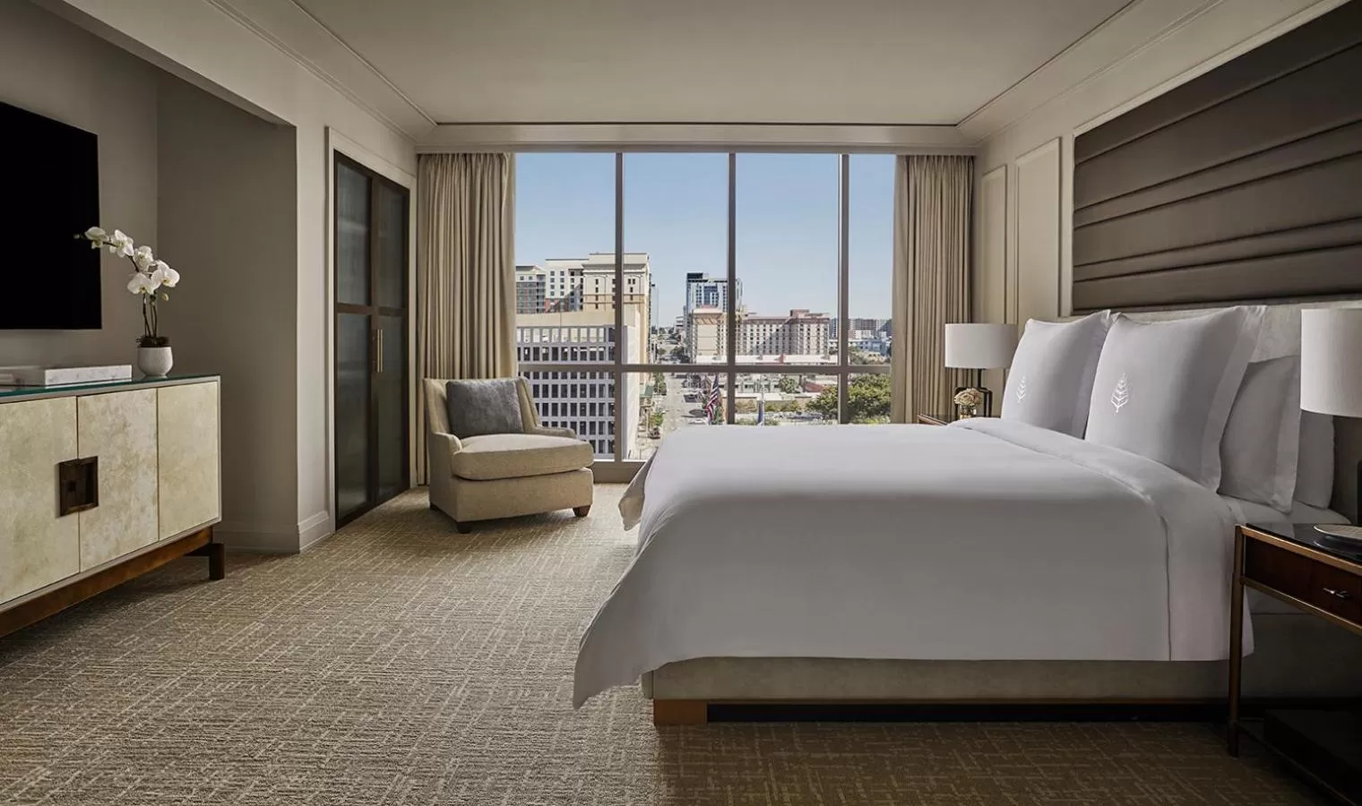 Photo of the whole room, Bed in Four Seasons Hotel Austin