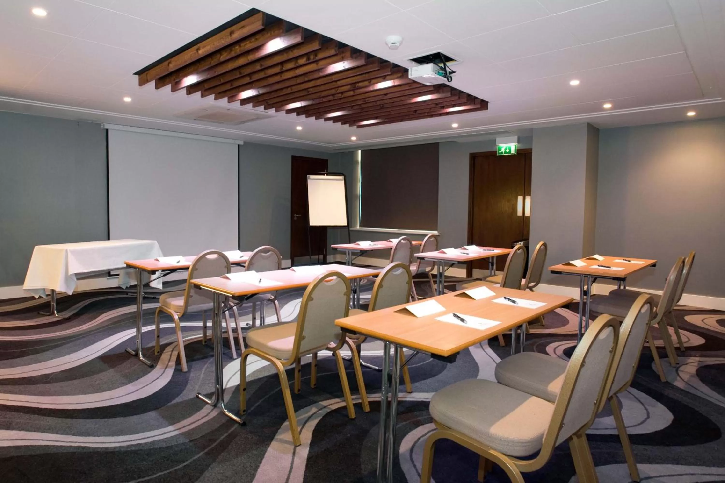 Meeting/conference room in Sandman Signature London Gatwick Hotel