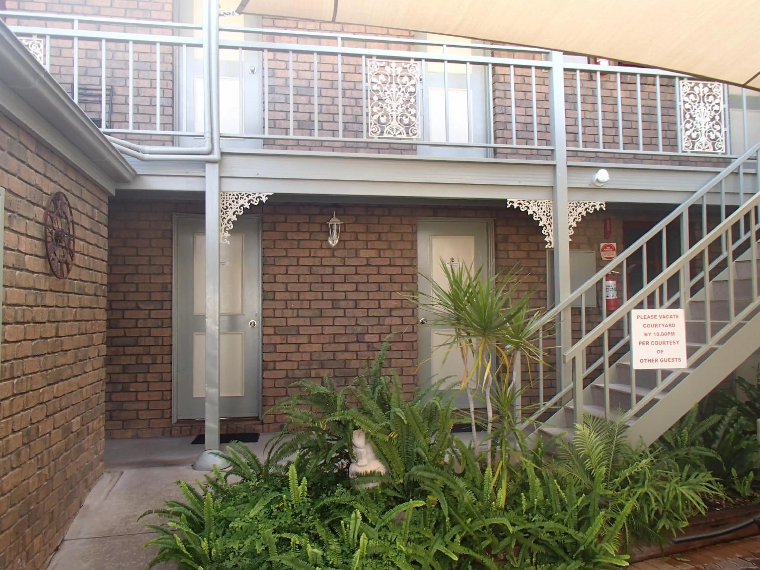 Garden in City Colonial Motor Inn