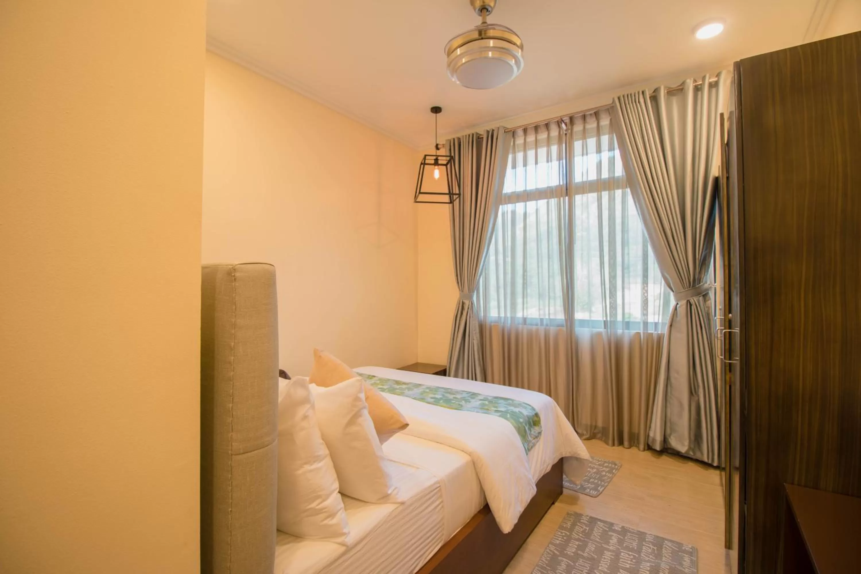 Bed in Bella Villa Coron