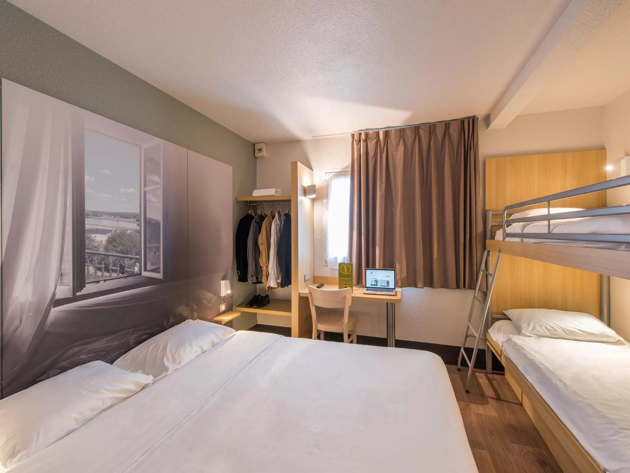 Photo of the whole room, Bed in B&B HOTEL Blois Sud Vineuil