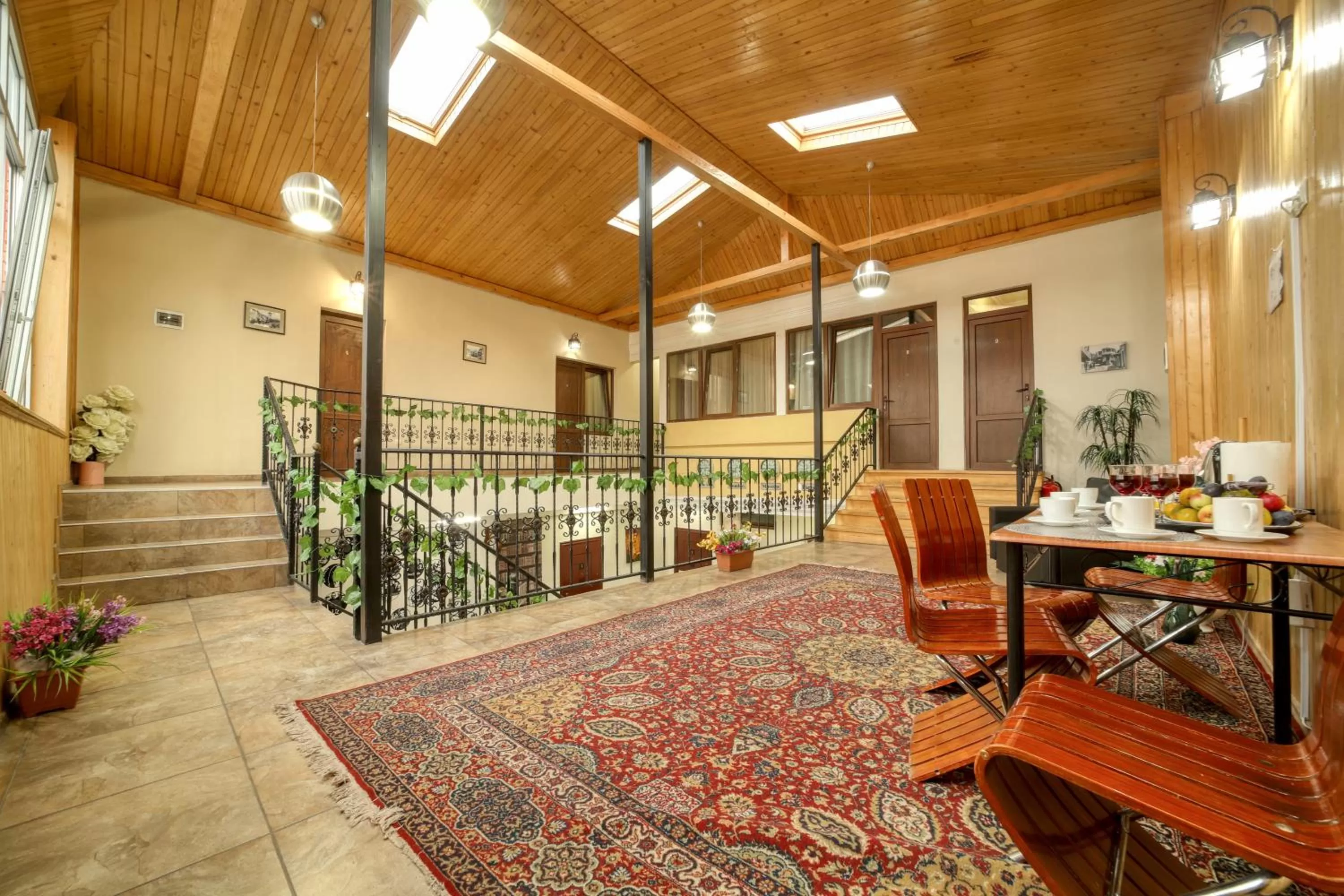 Living room, Restaurant/Places to Eat in Nine Hotel