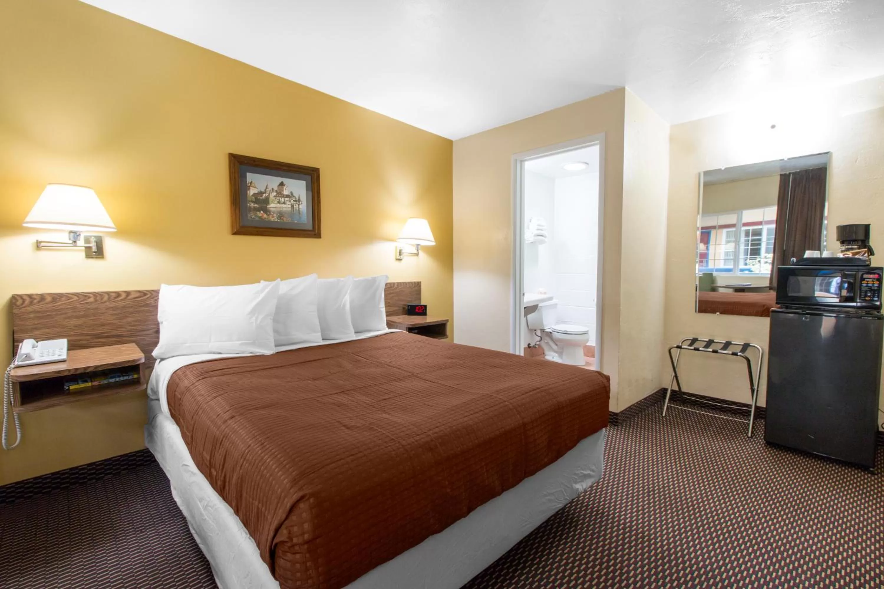 Bed in Eureka Town House Motel - Historic Old Town