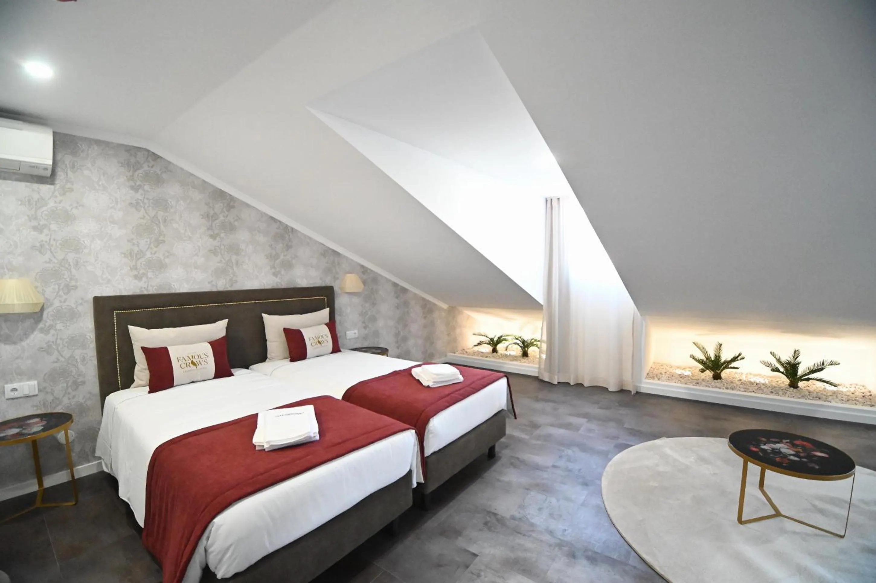 Bed in Famous Crows Lisbon Suites