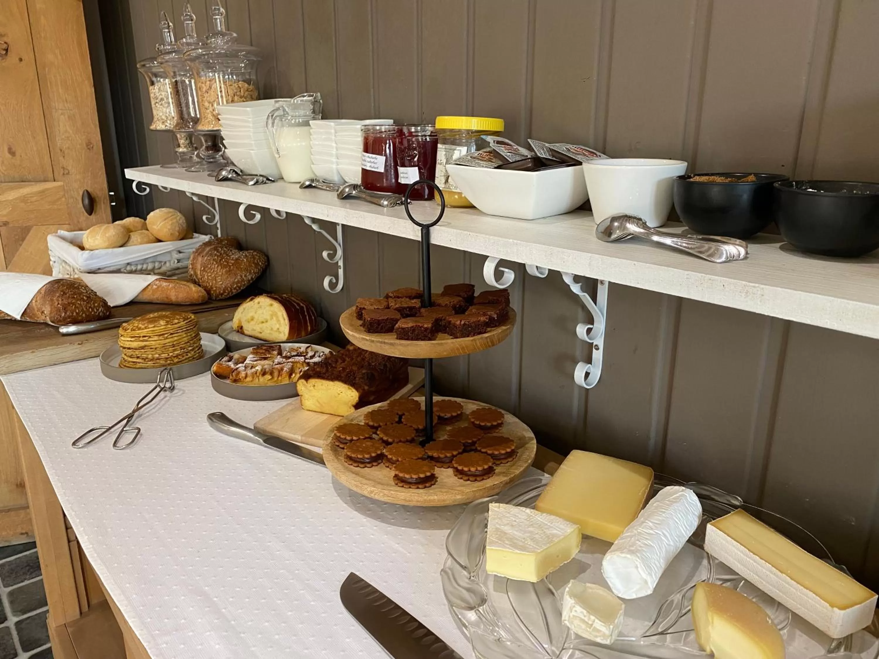 Buffet breakfast in B&B Le Briquemont