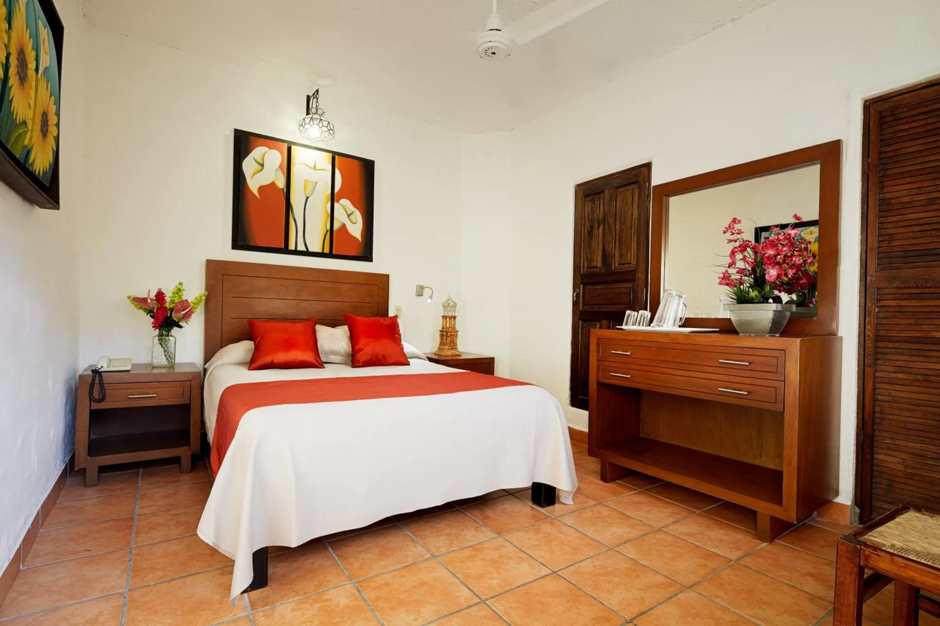 Photo of the whole room, Bed in Hotel Posada De Roger - Near Los Muertos Beach