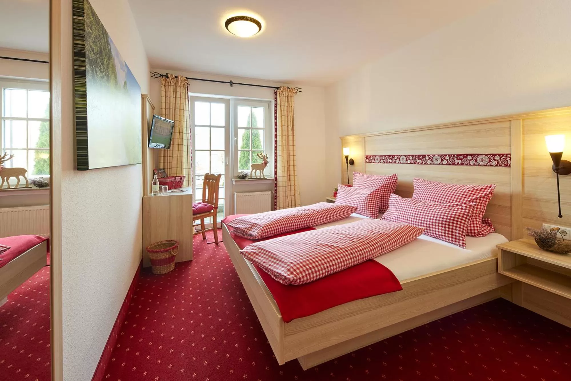 Photo of the whole room, Bed in Hotel Garni Dorfkammer