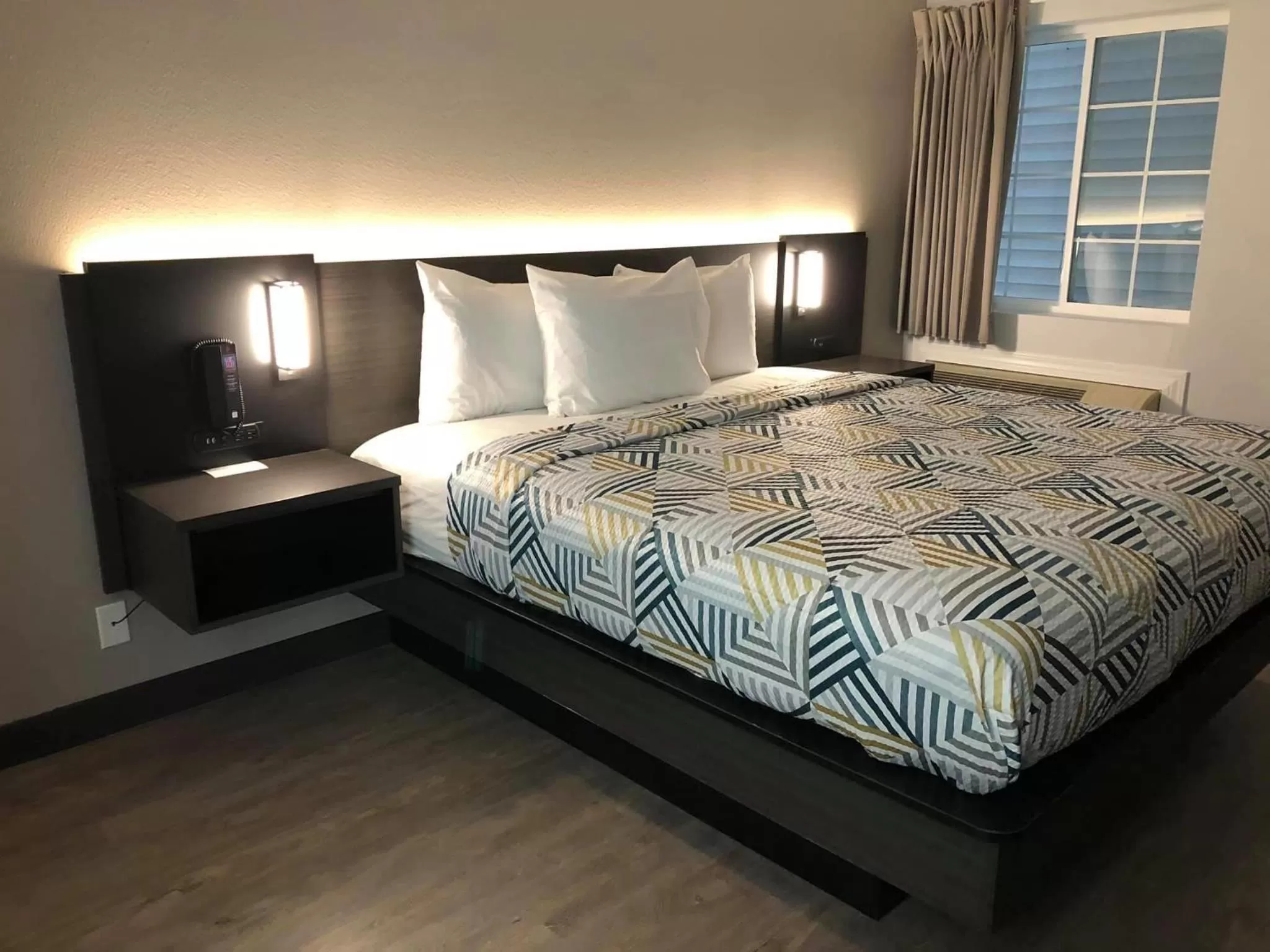 Bed in Motel 6 Tulsa, Ok - Central