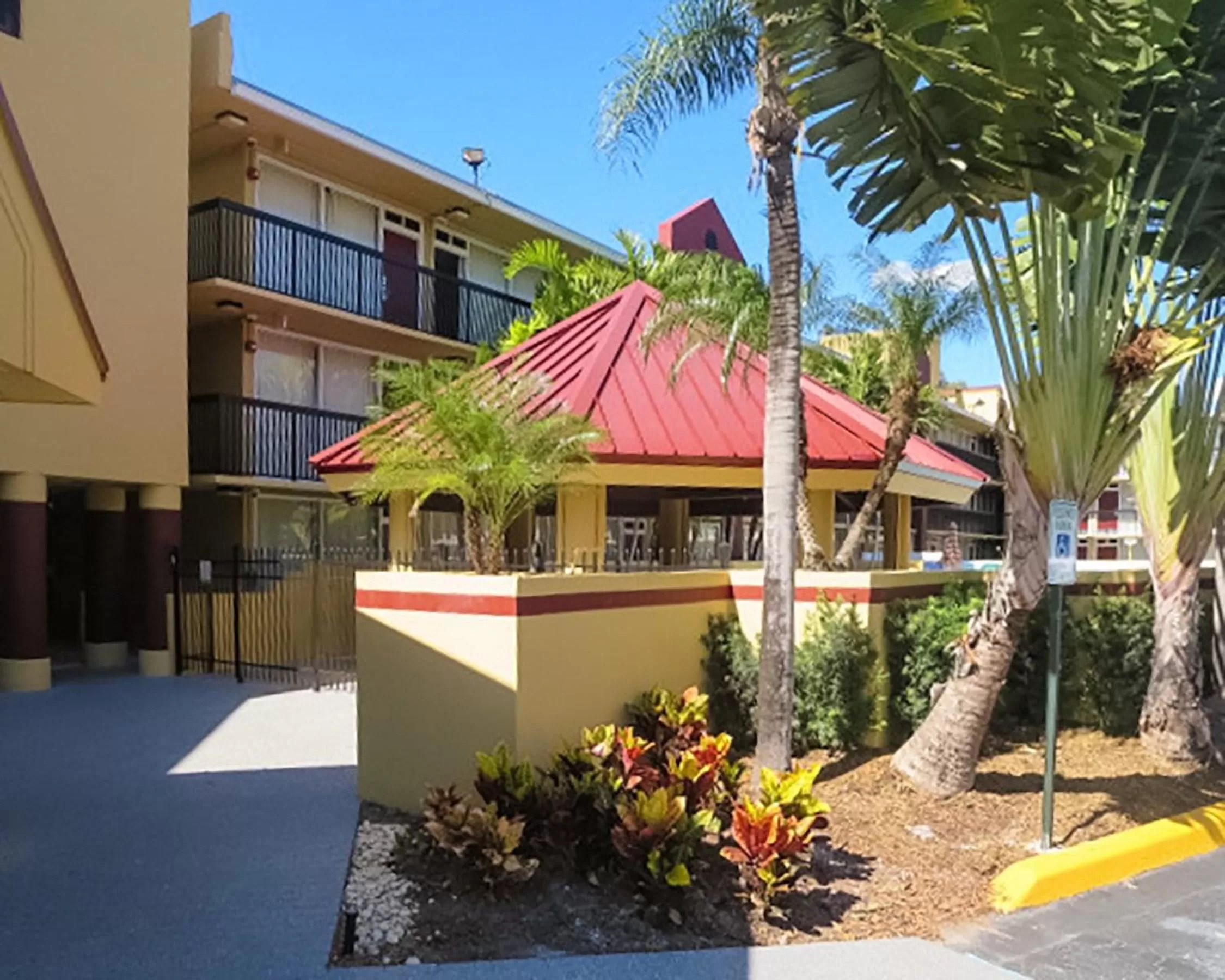Property Building in The Link Hotel on Sunrise