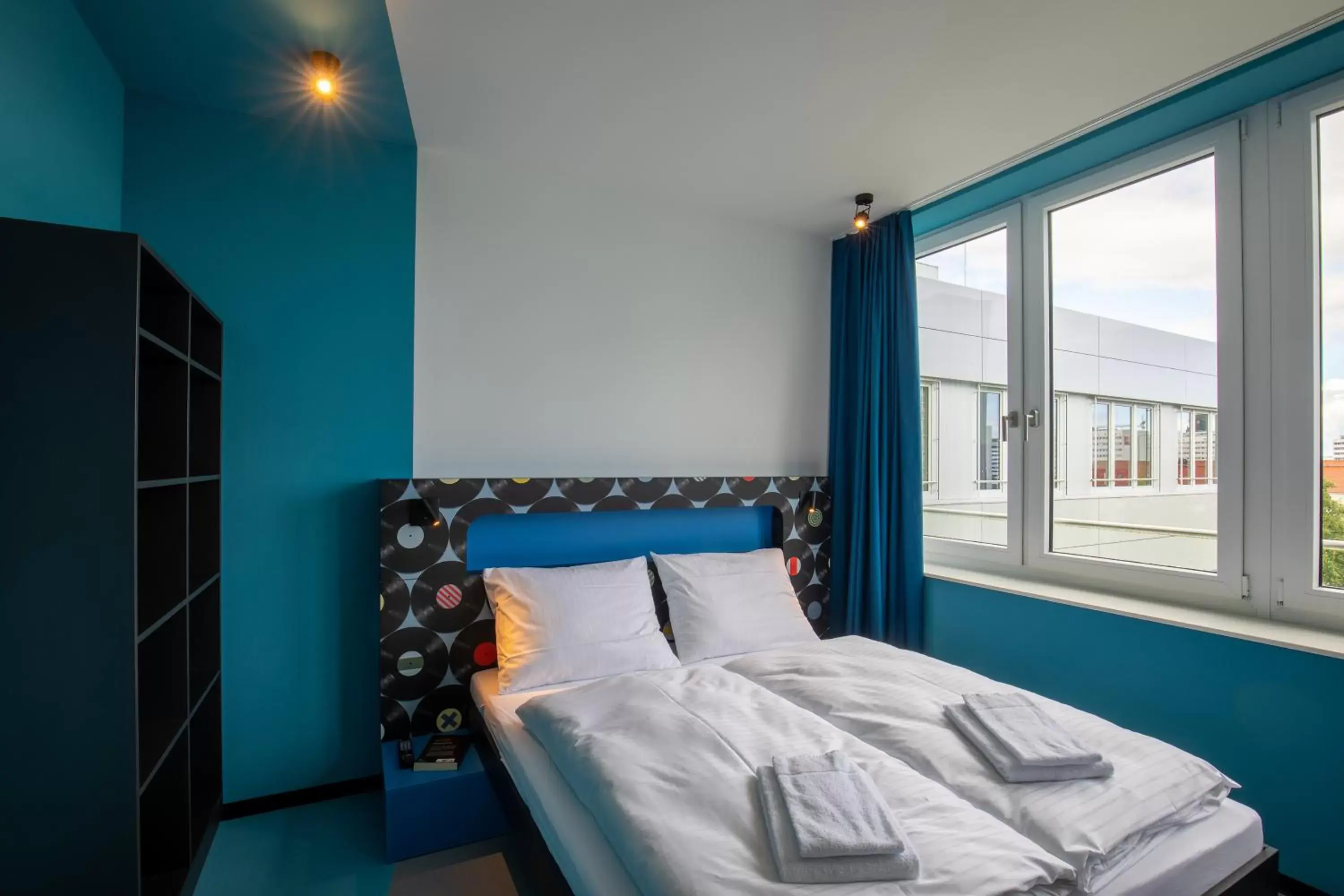 Twin Room in MEININGER Hotel Dresden Zentrum Twin Room in MEININGER Hotel Dresden Zentrum