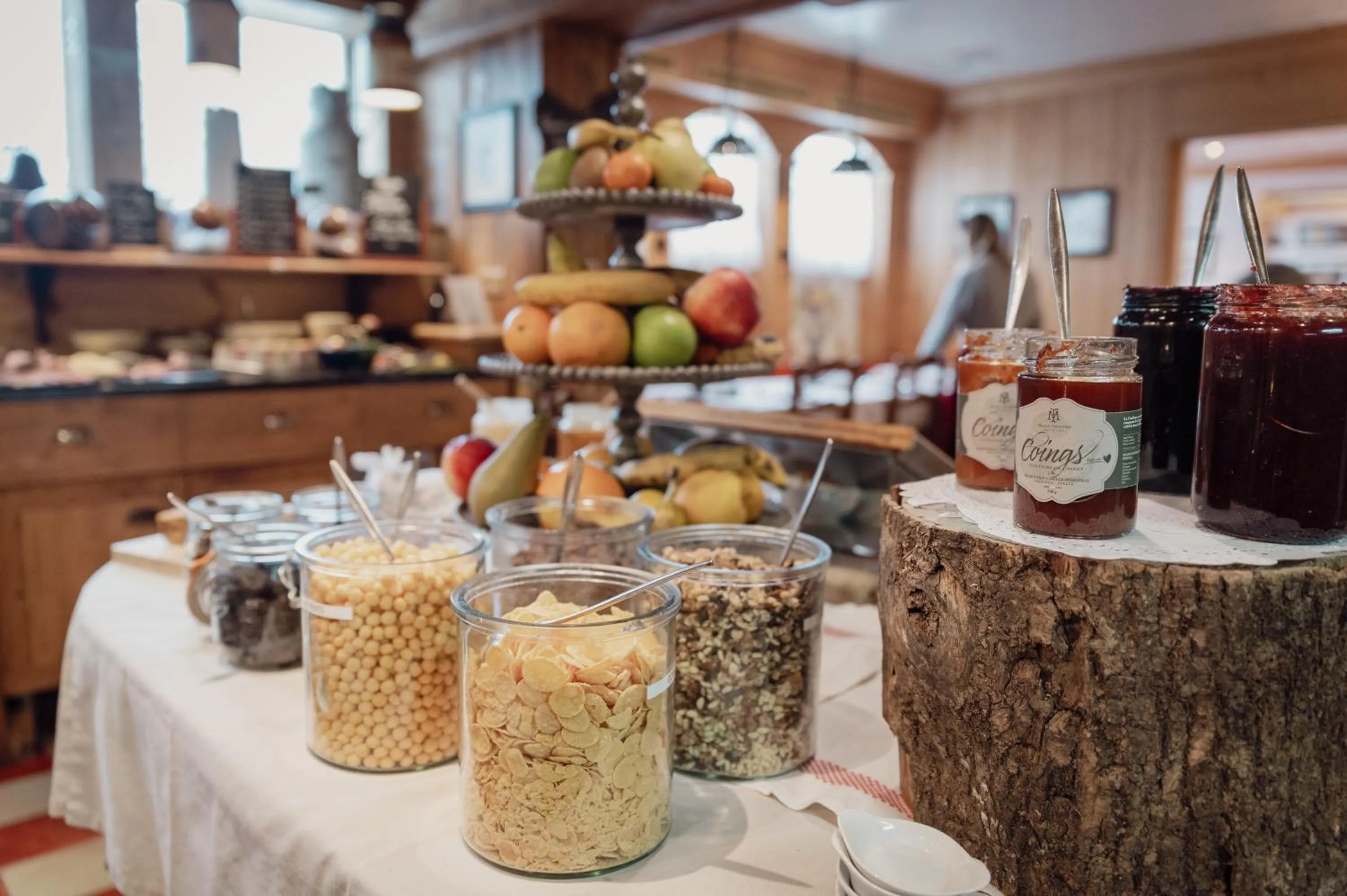 Breakfast in Hôtel Alpen Ruitor
