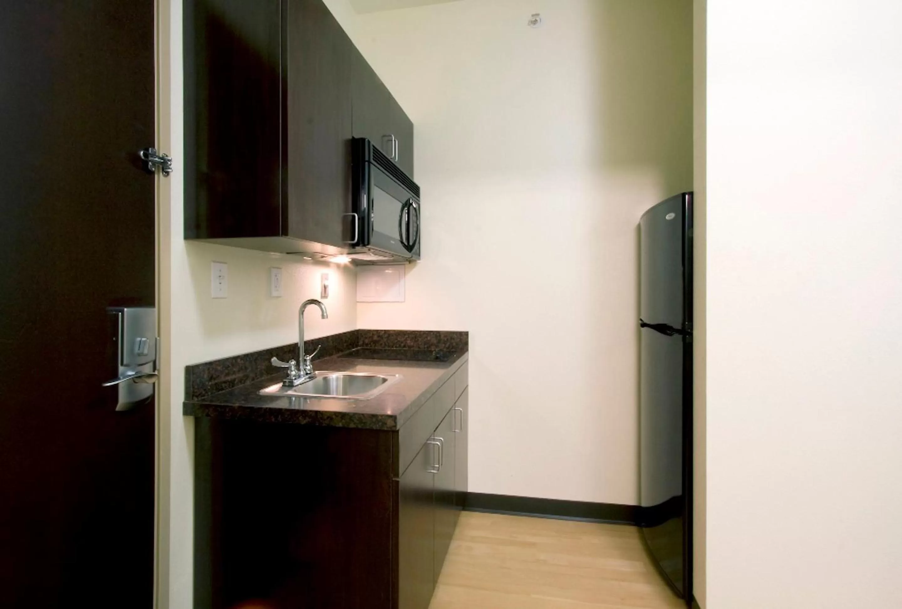 Kitchen or kitchenette in Red Roof Inn & Suites Beaumont