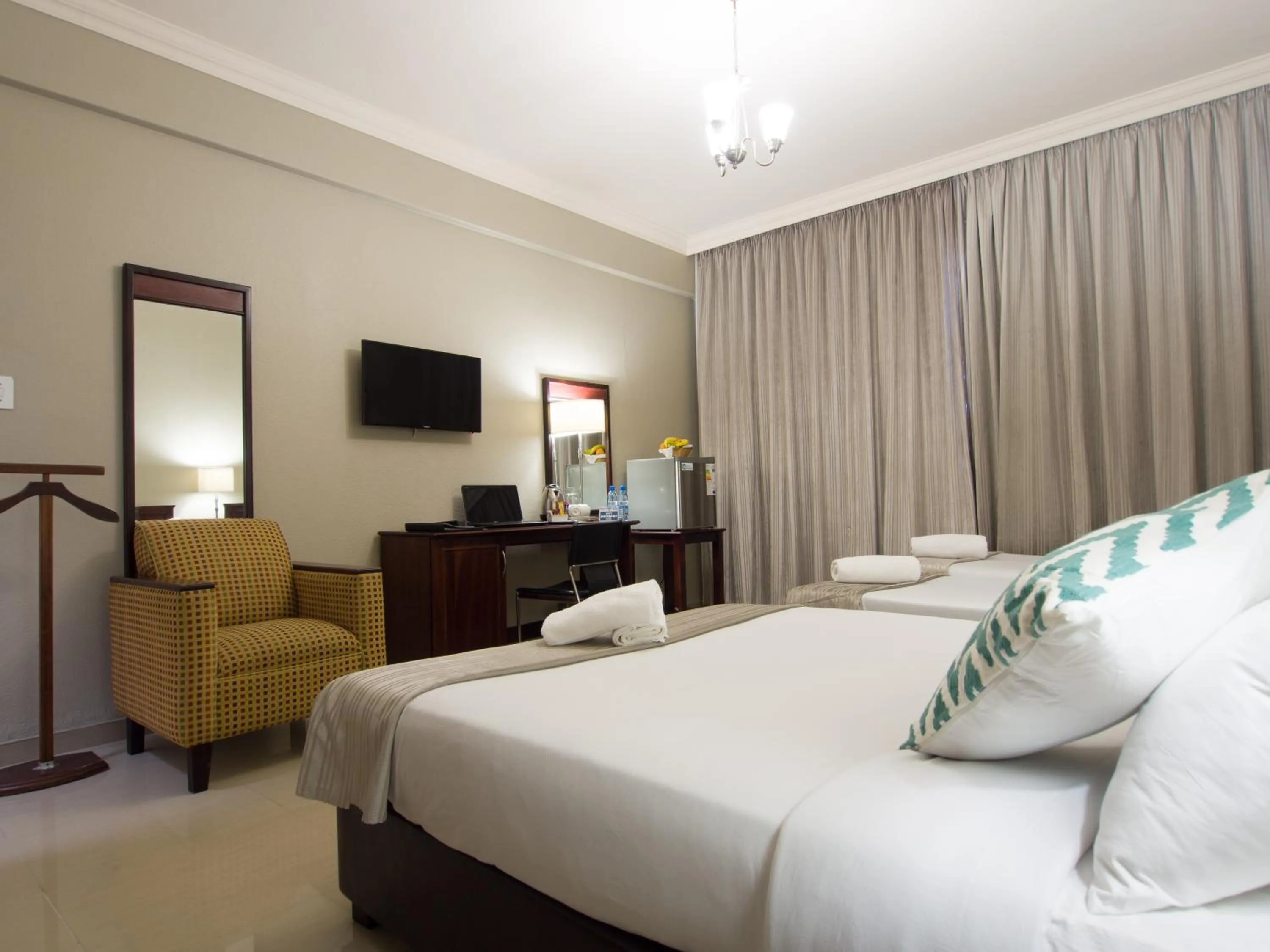 TV and multimedia, Bed in Albany Hotel