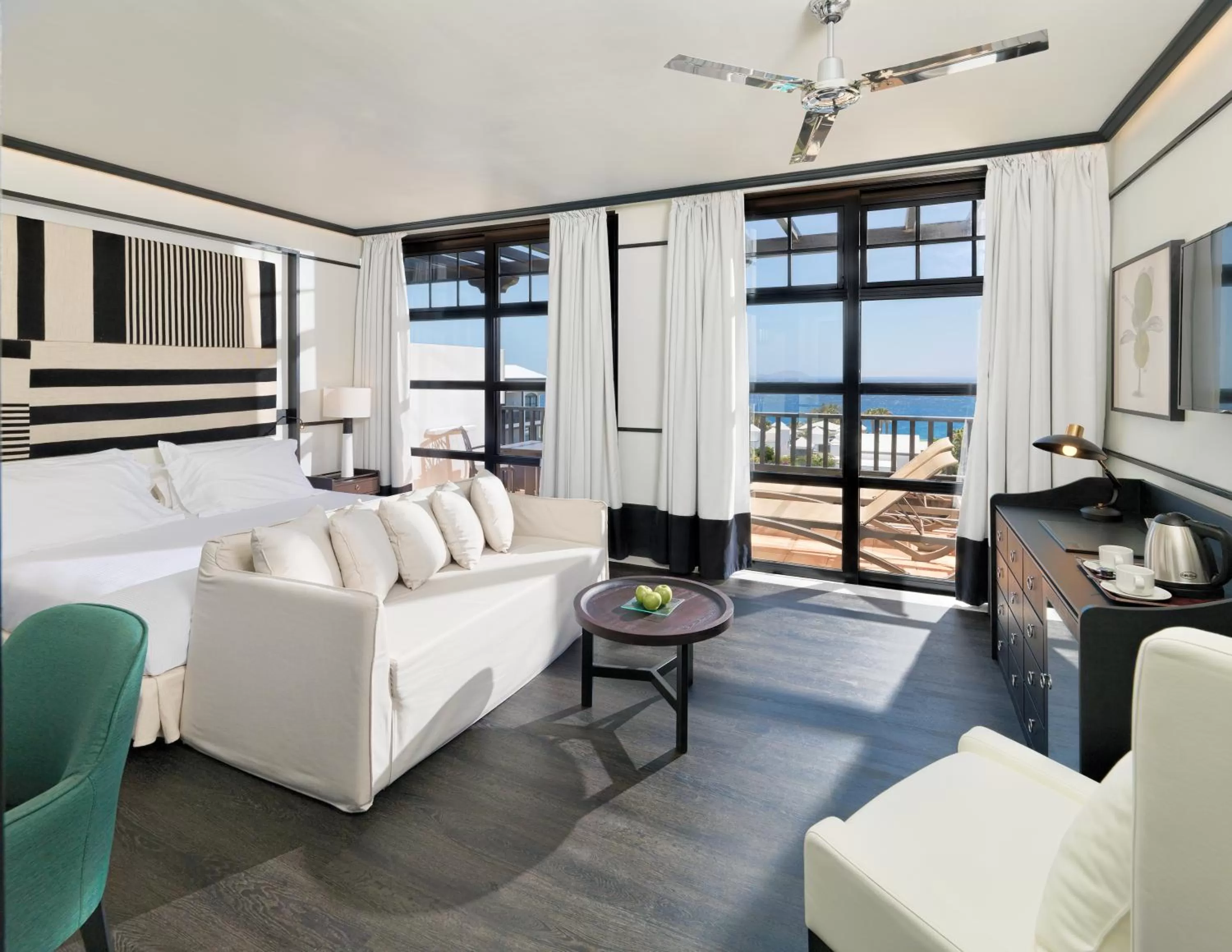 Photo of the whole room in H10 Rubicón Horizons Collection