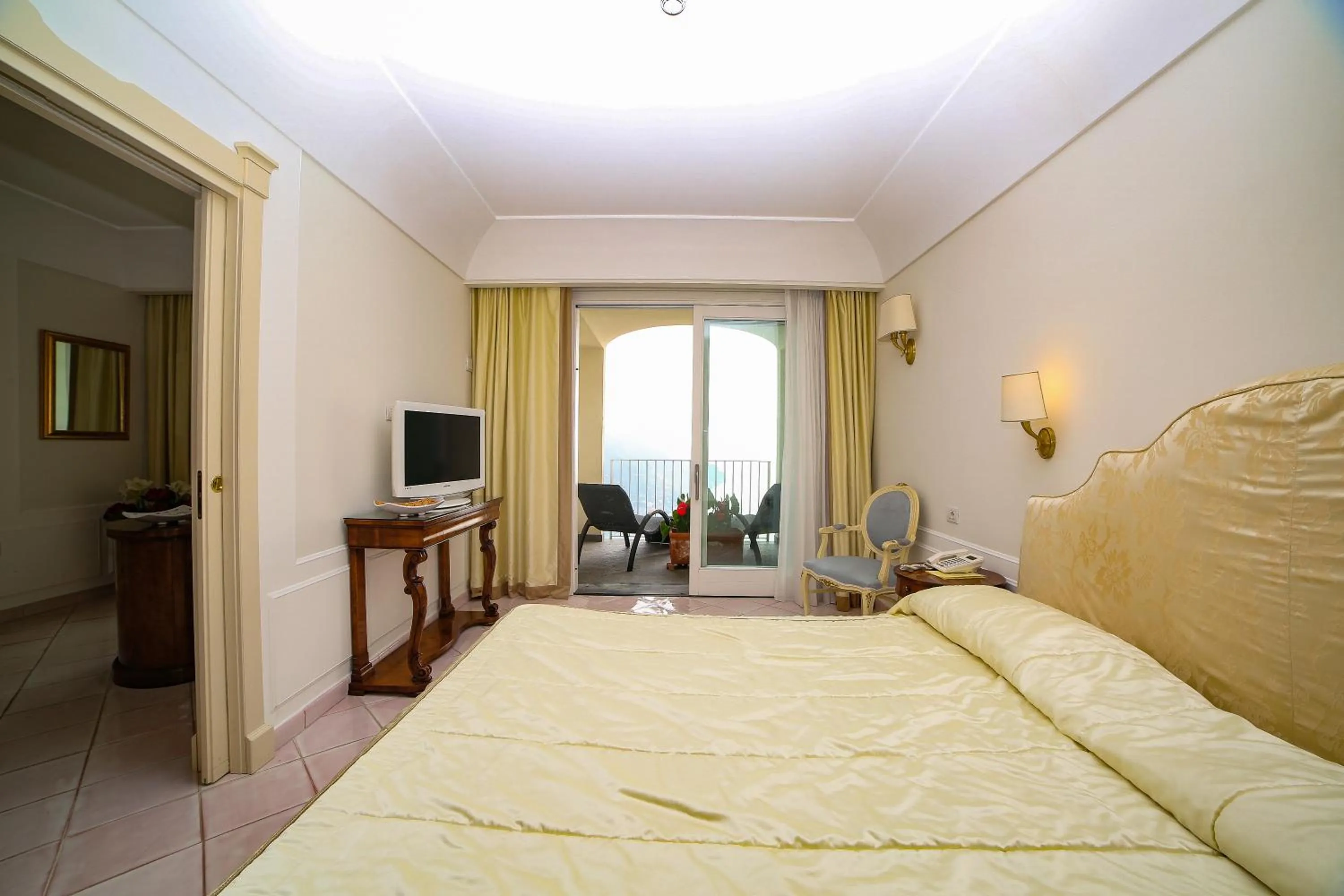 Photo of the whole room, Bed in Hotel Villa Fraulo