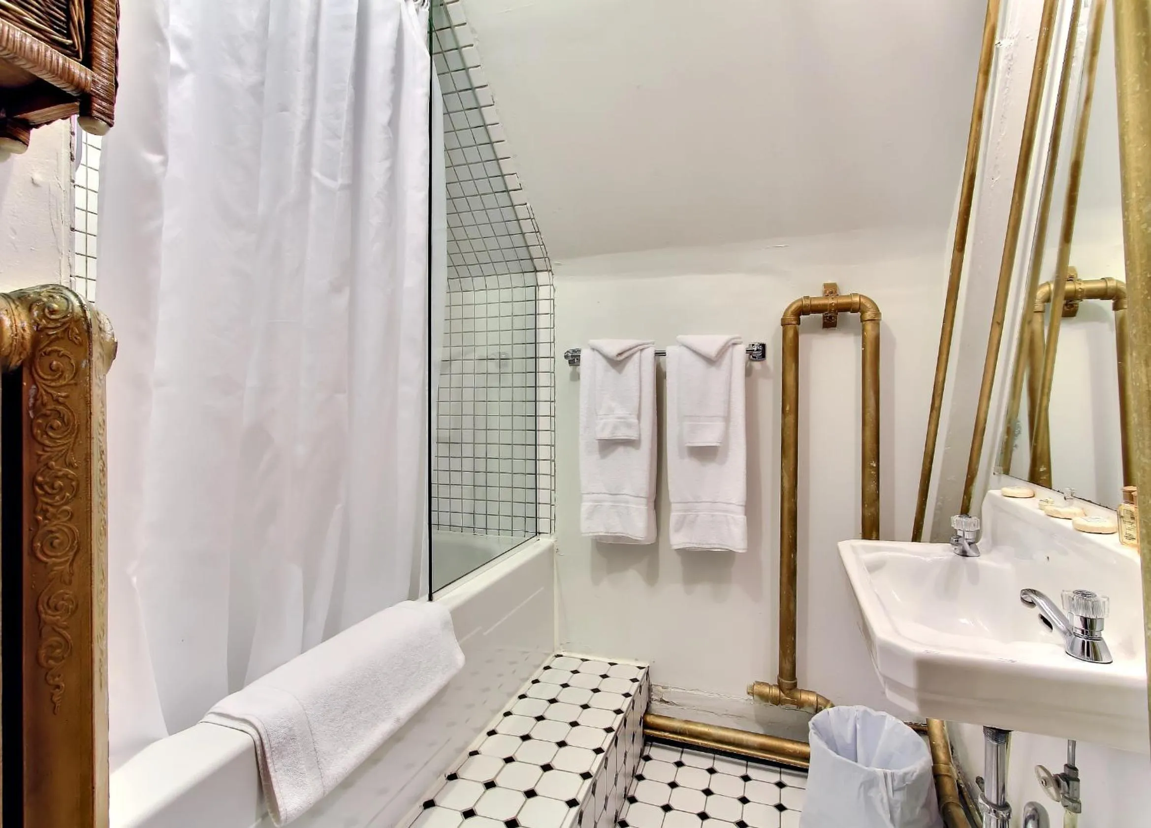 Bathroom in Hôtel Marie-Rollet