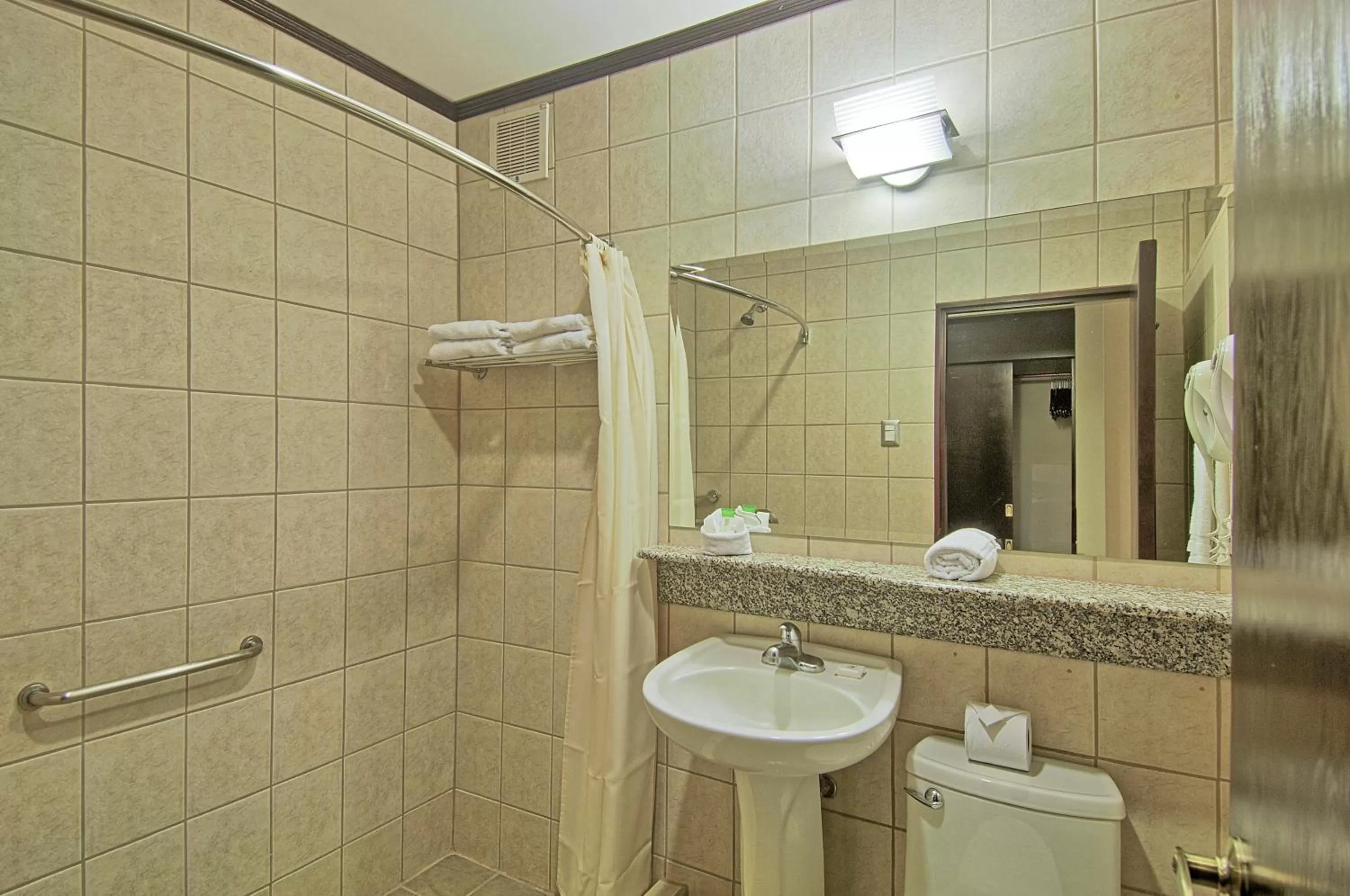 Bathroom in Balmoral Hotel San José CR, Historic District