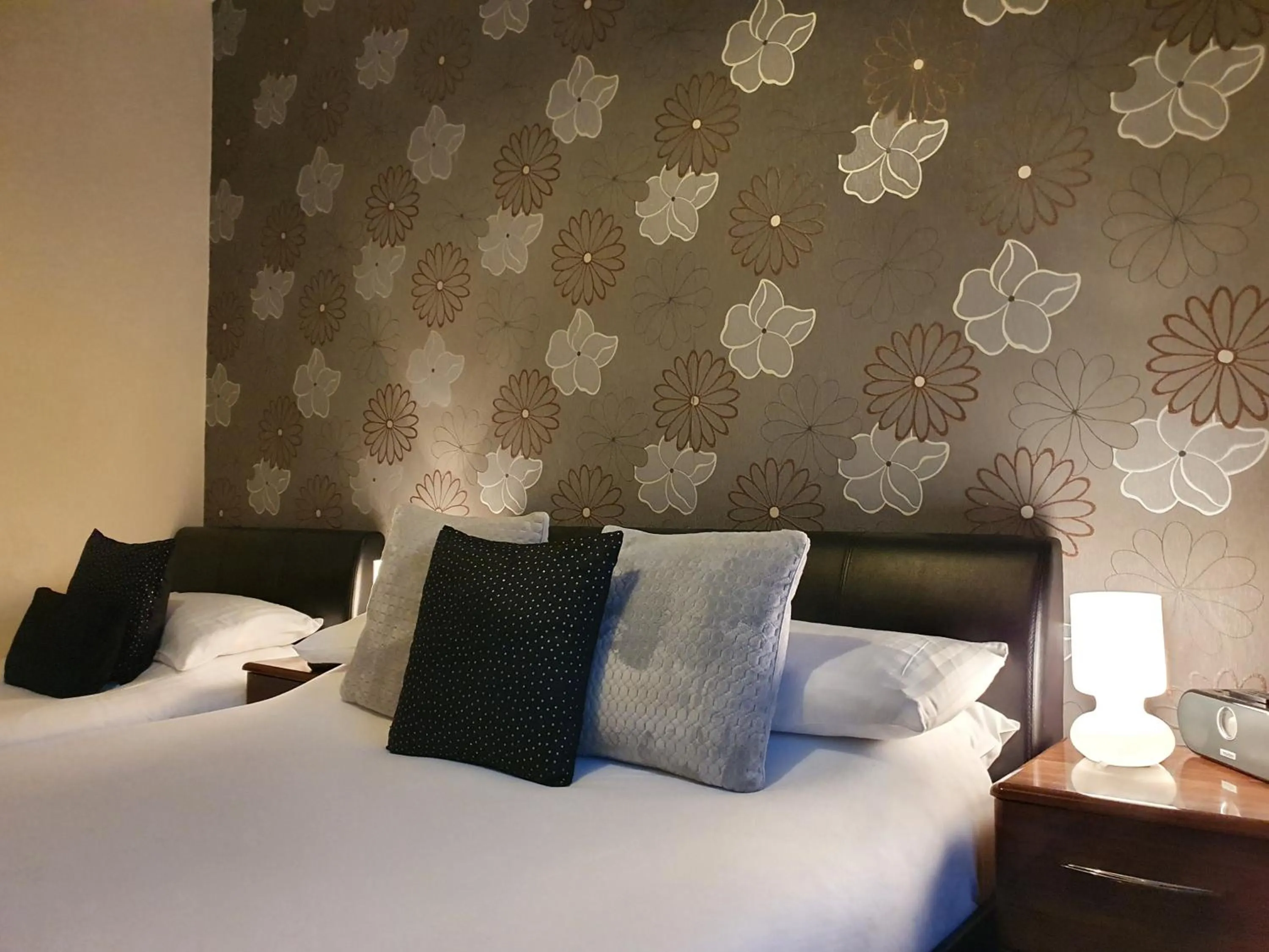 Bedroom, Bed in Senlac Guesthouse