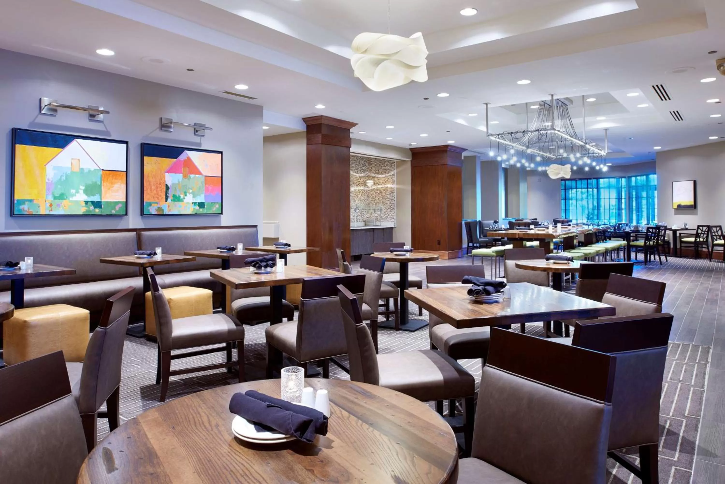 Restaurant/places to eat in Hilton Minneapolis-St Paul Airport
