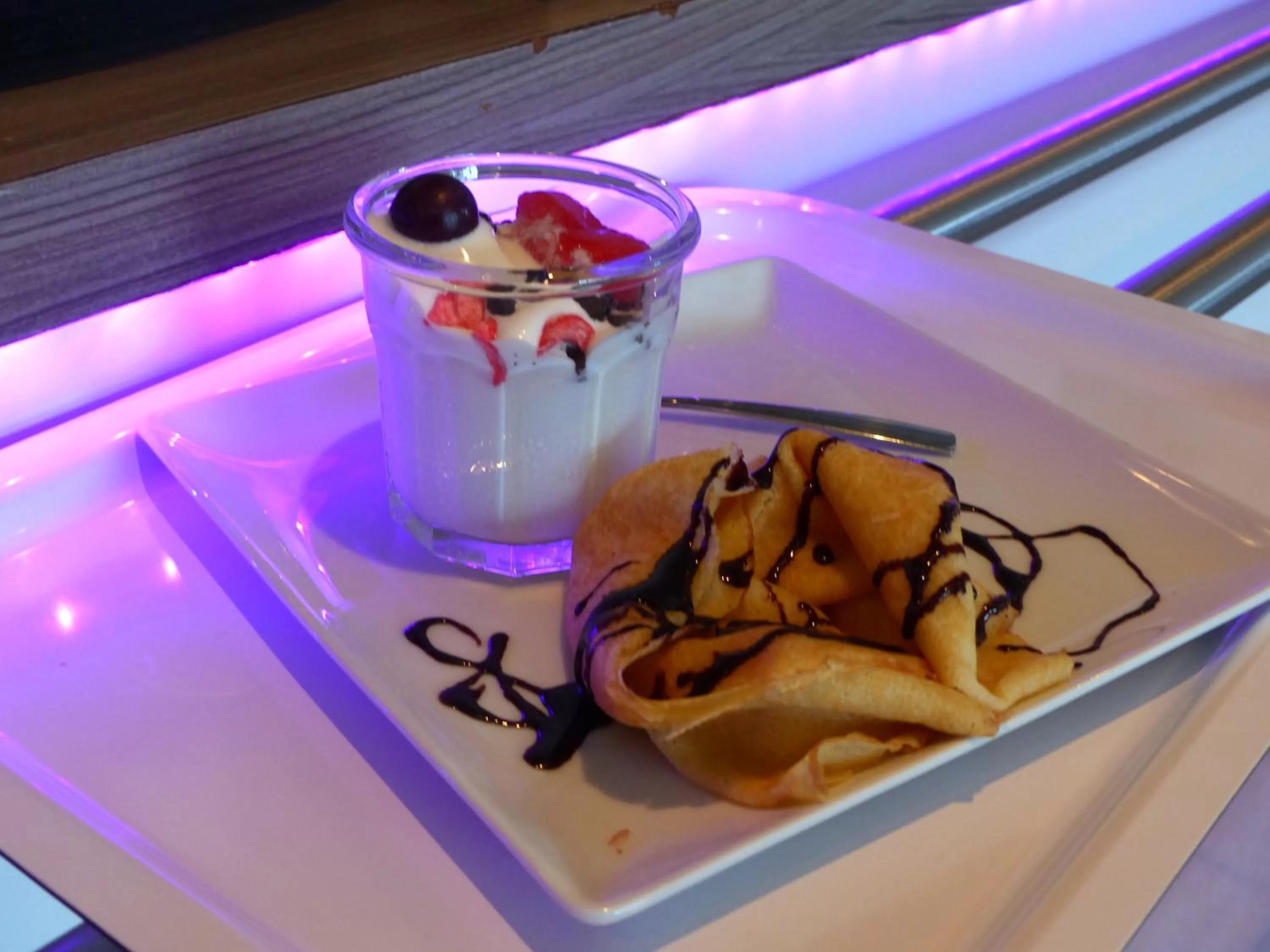 Food and drinks in Kyriad Toulouse Sud - Roques