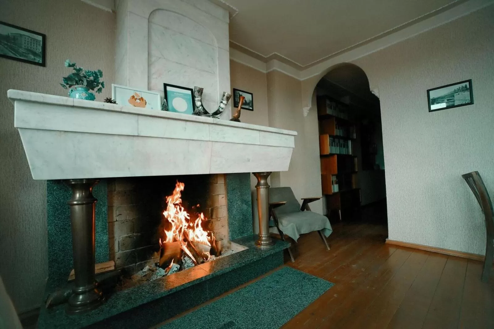 Communal lounge/ TV room in Guest House Old Kutaisi