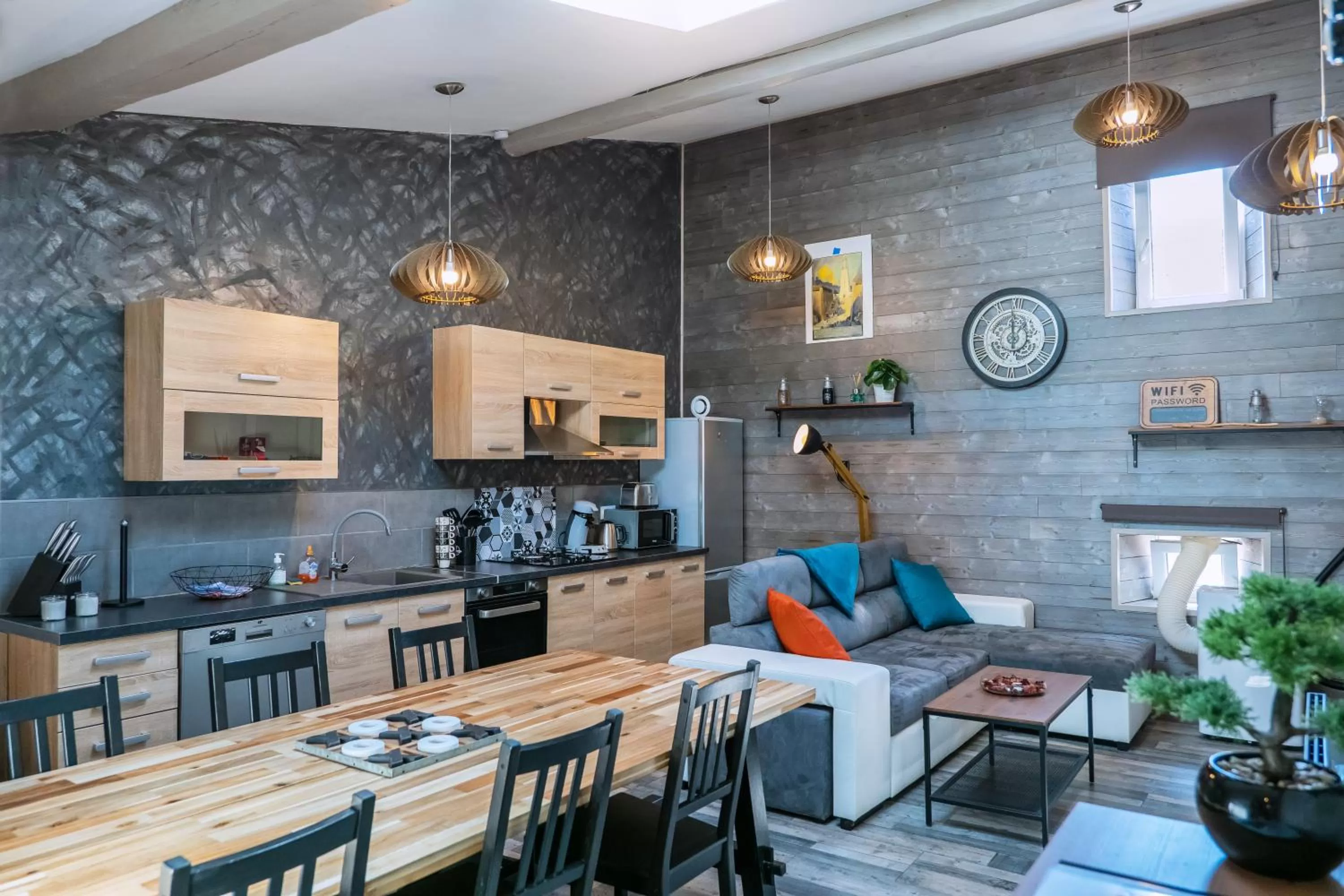 Living room, Kitchen/Kitchenette in Chambre d'hôte et gîte chez Thomas et John