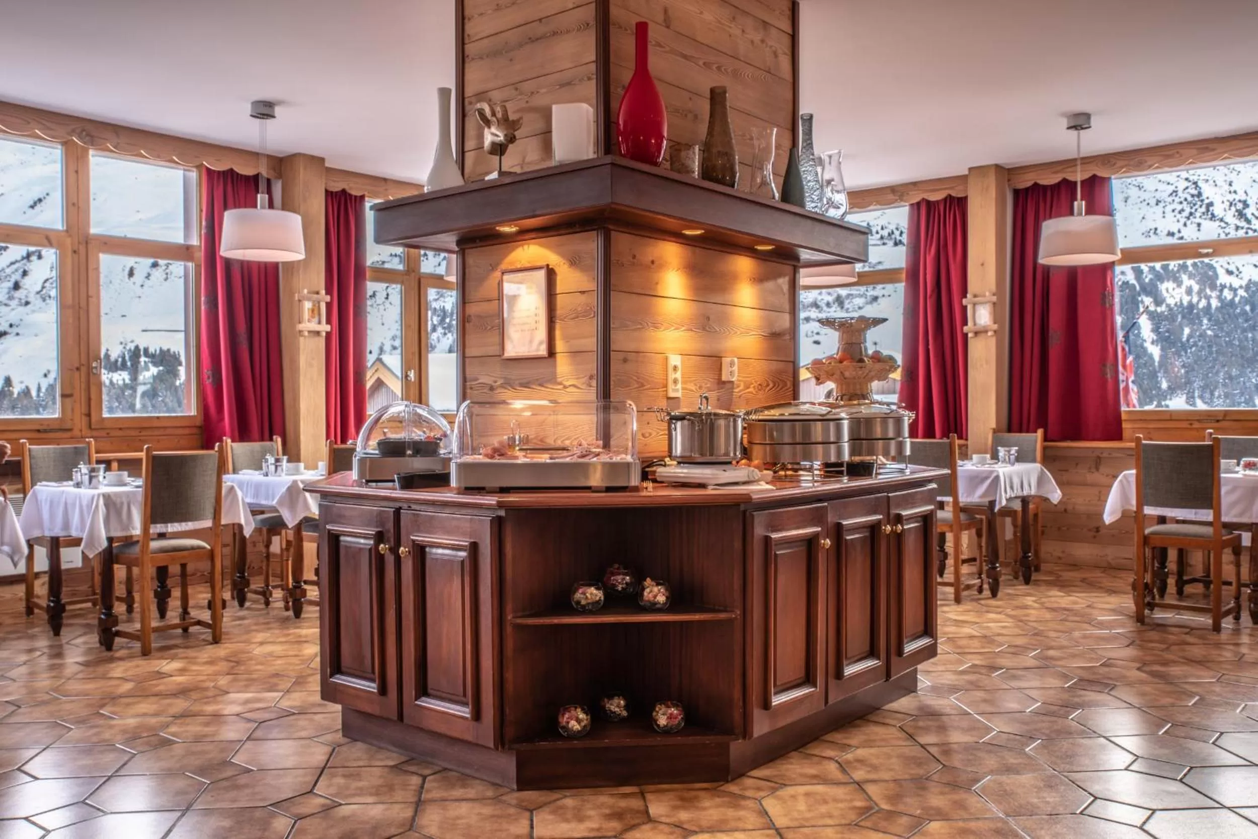 Restaurant/Places to Eat in Hotel Les Arolles