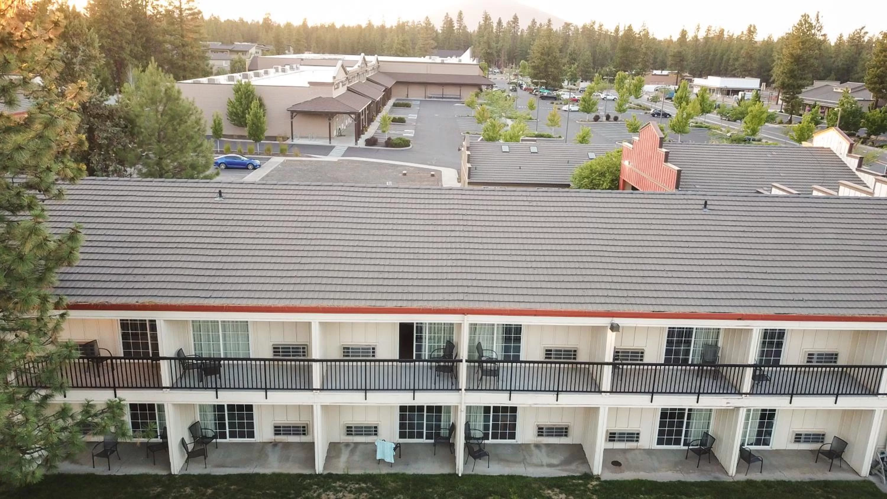 Day in Sisters Inn & Suites