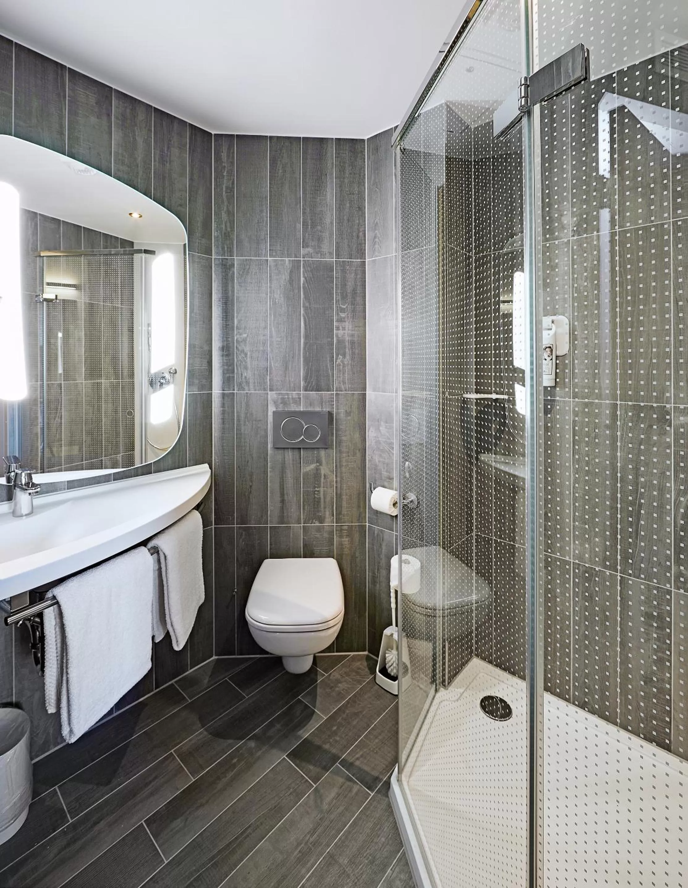 Bathroom in ibis Baden Neuenhof