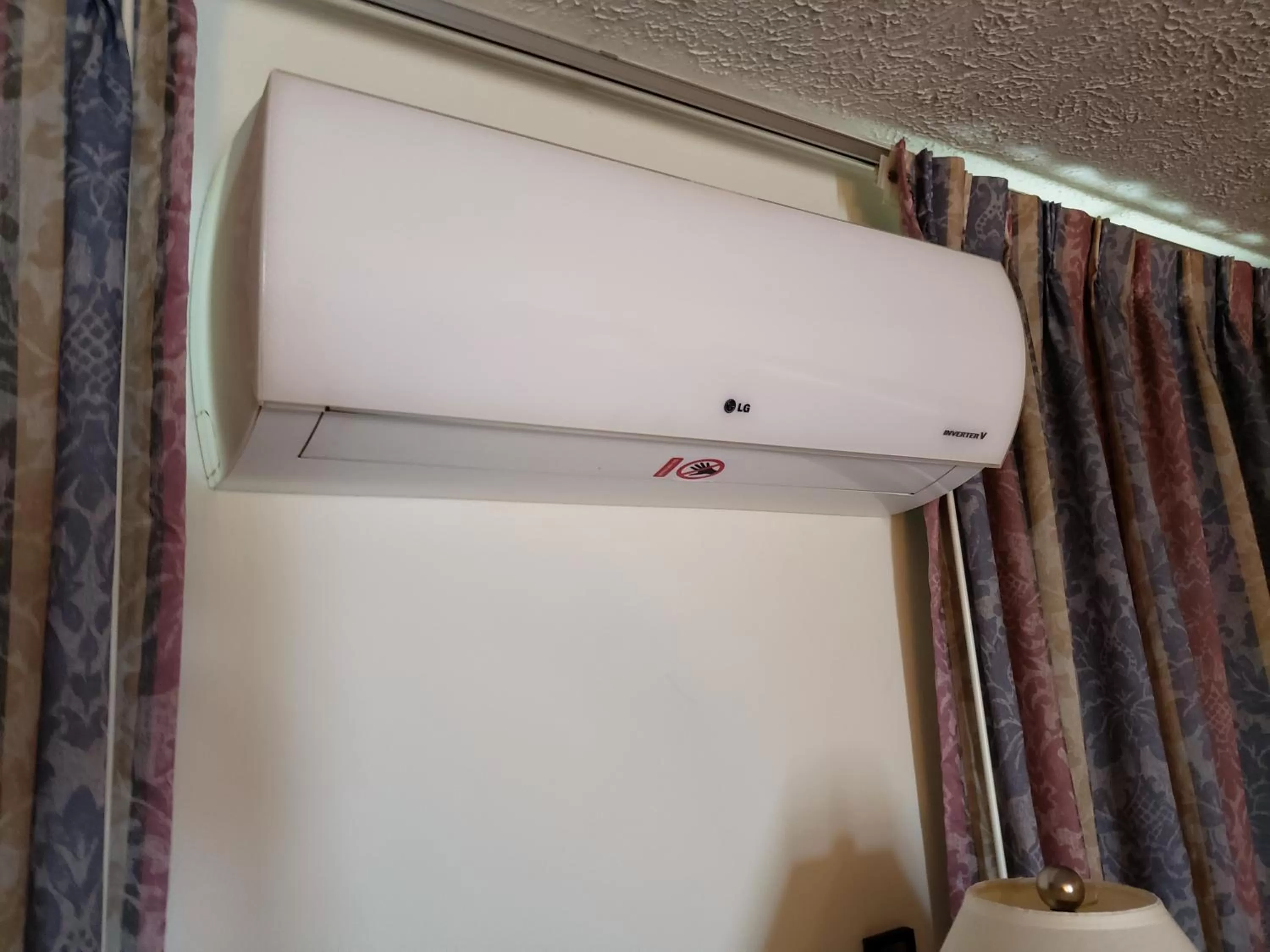 Bathroom in Huntingdon Motor Inn