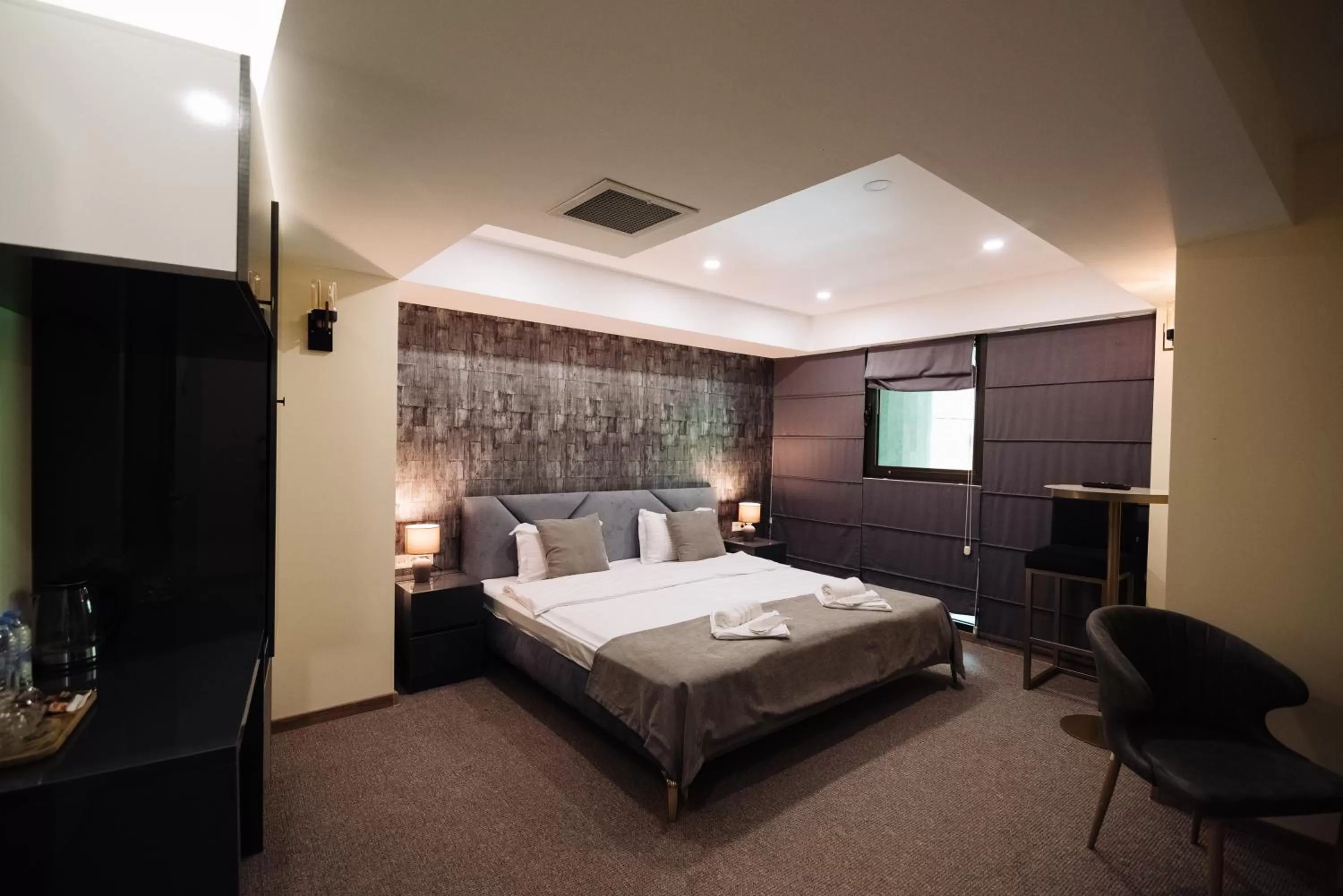 Bed in Royal Plaza Hotel