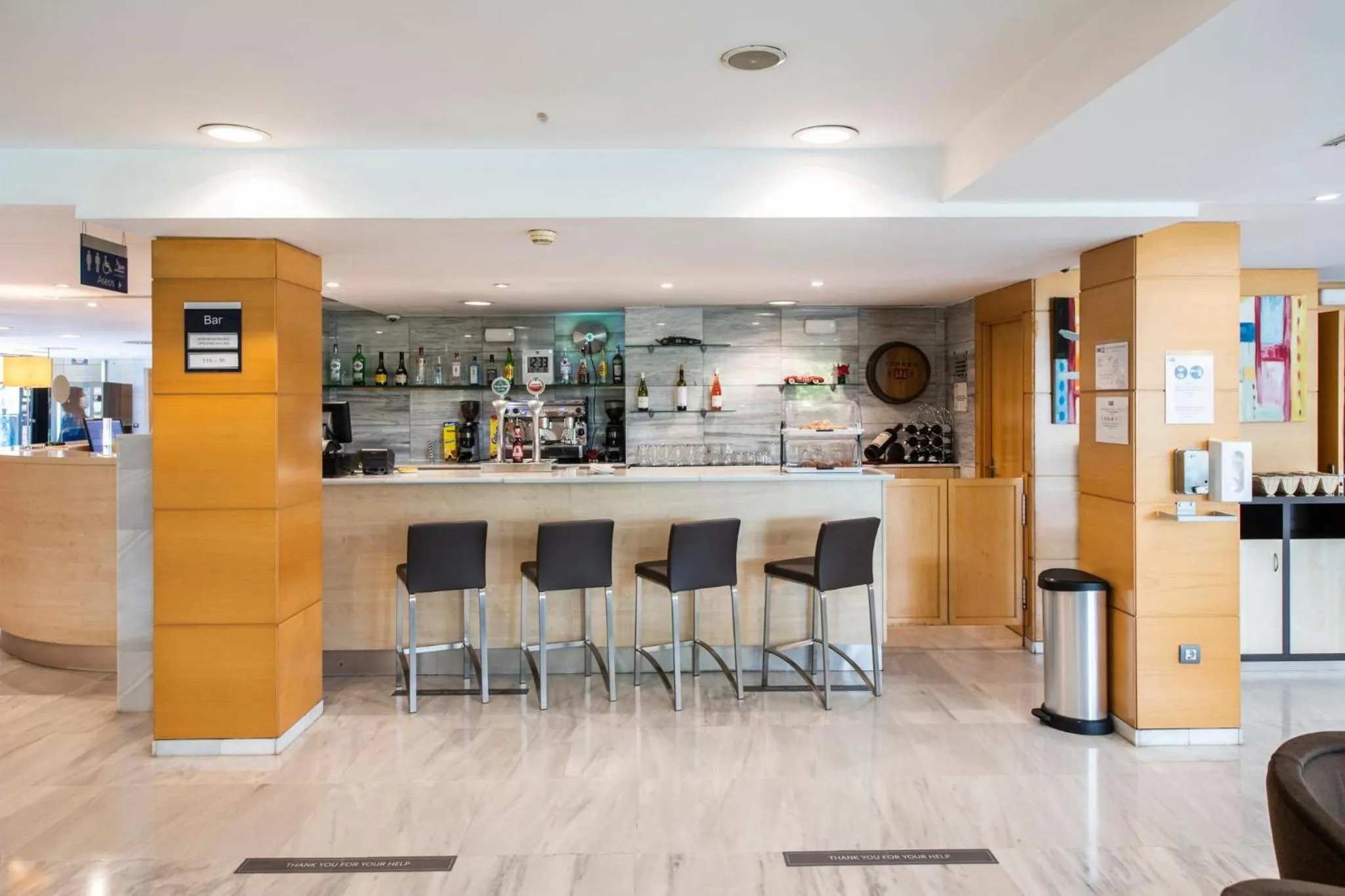 Lounge or bar in Holiday Inn Express Barcelona - Montmeló by IHG