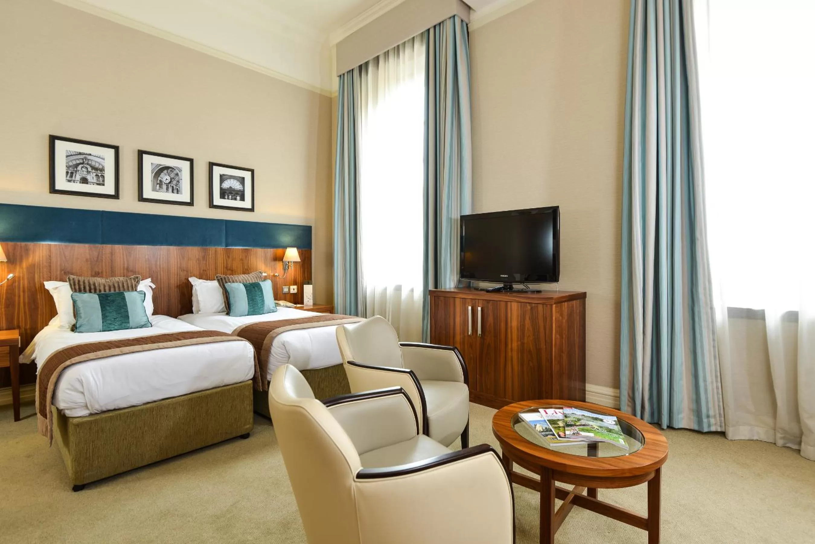 Photo of the whole room, Bed in The Grand, York