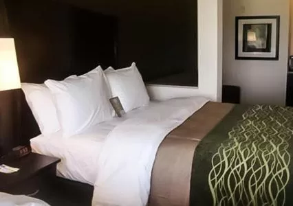 Bed in Comfort Inn & Suites Woodward