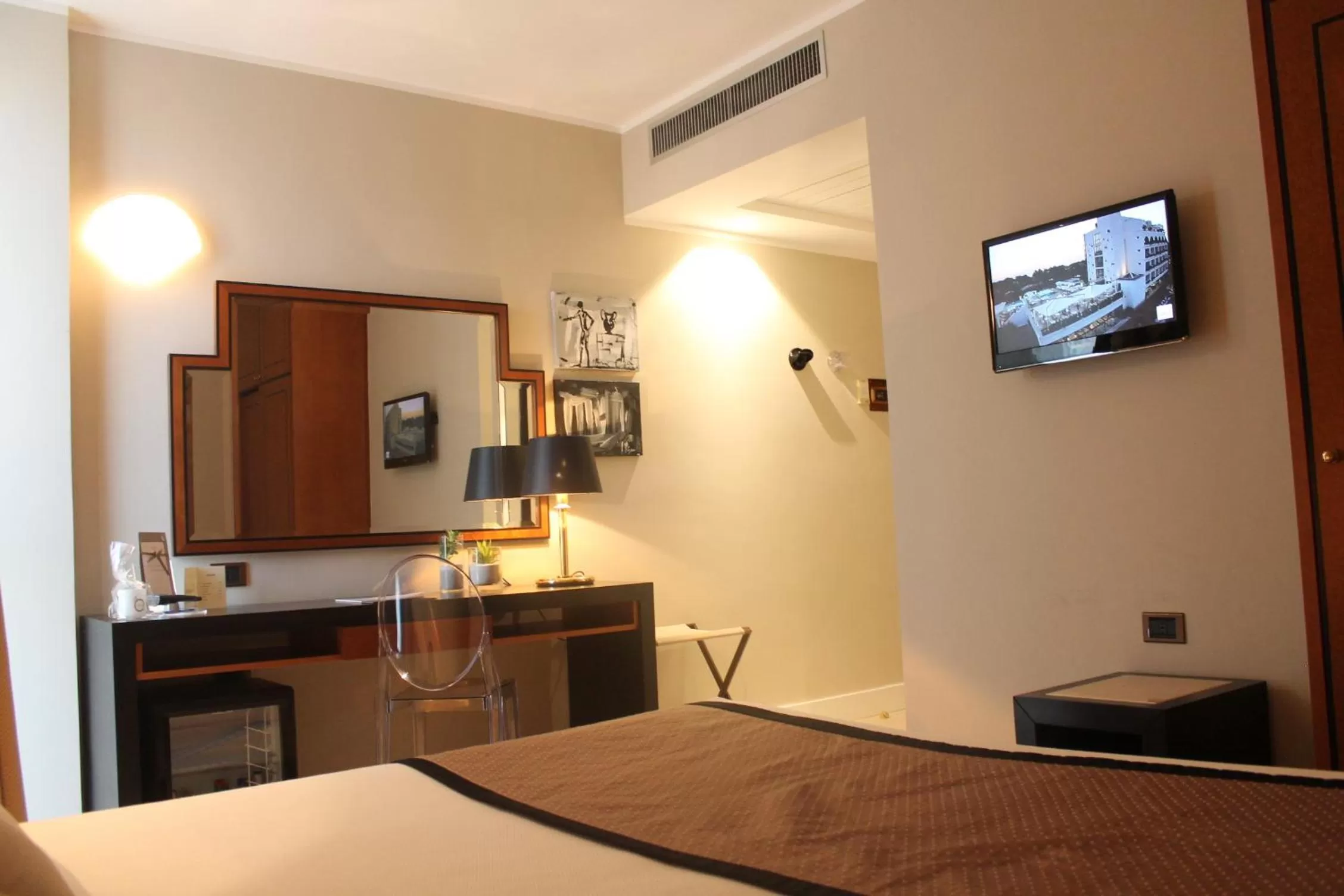 TV and multimedia, Bed in Mec Paestum Hotel